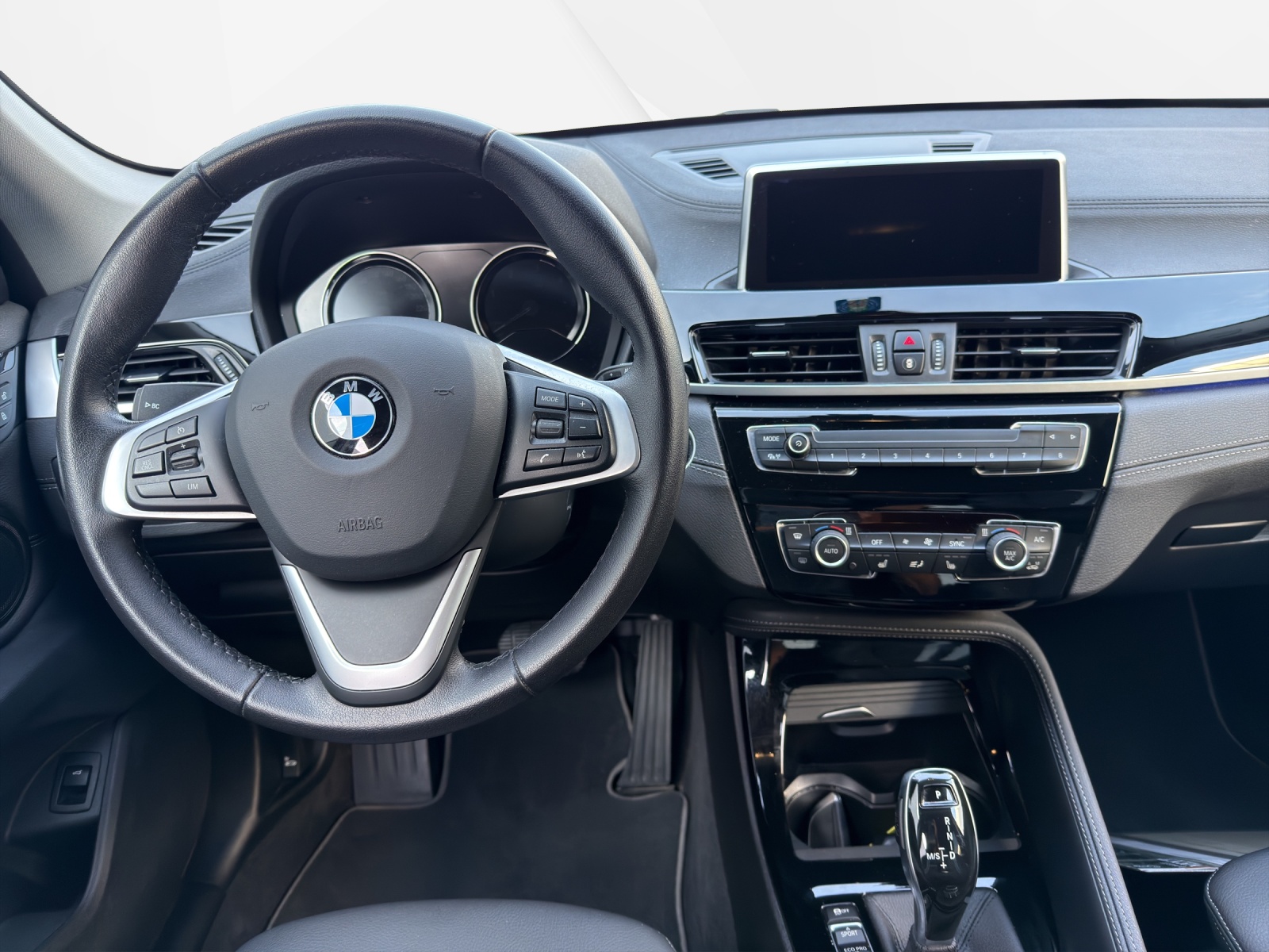 BMW X1 xDrive 20d Sport Line-image-12