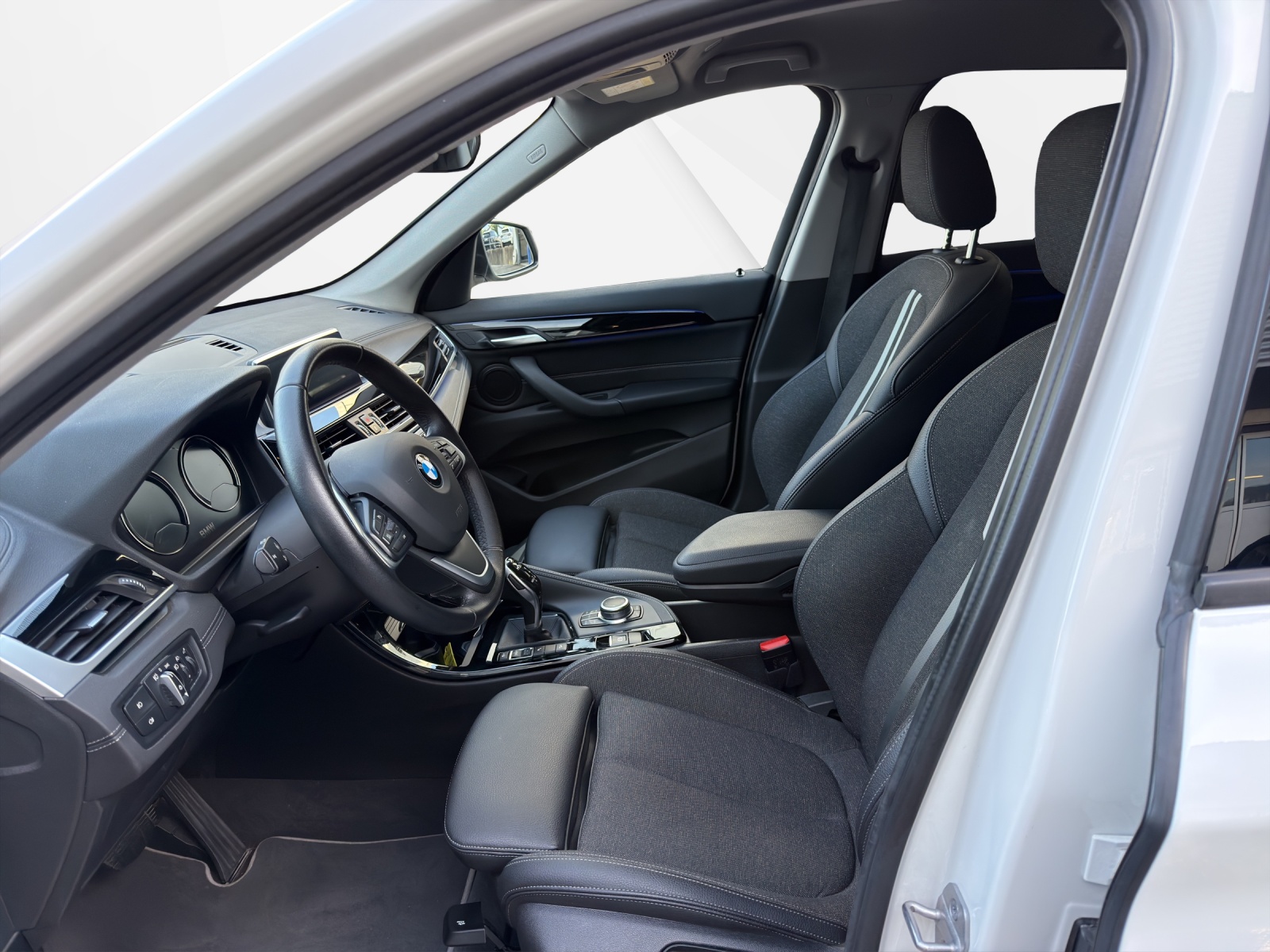 BMW X1 xDrive 20d Sport Line-image-11