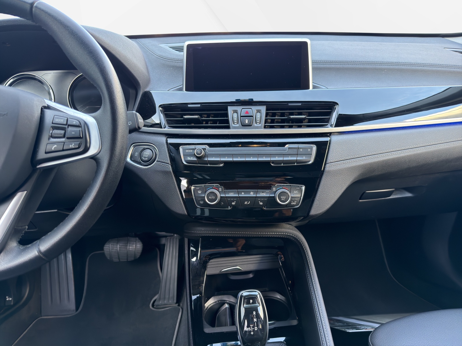 BMW X1 xDrive 20d Sport Line-image-16