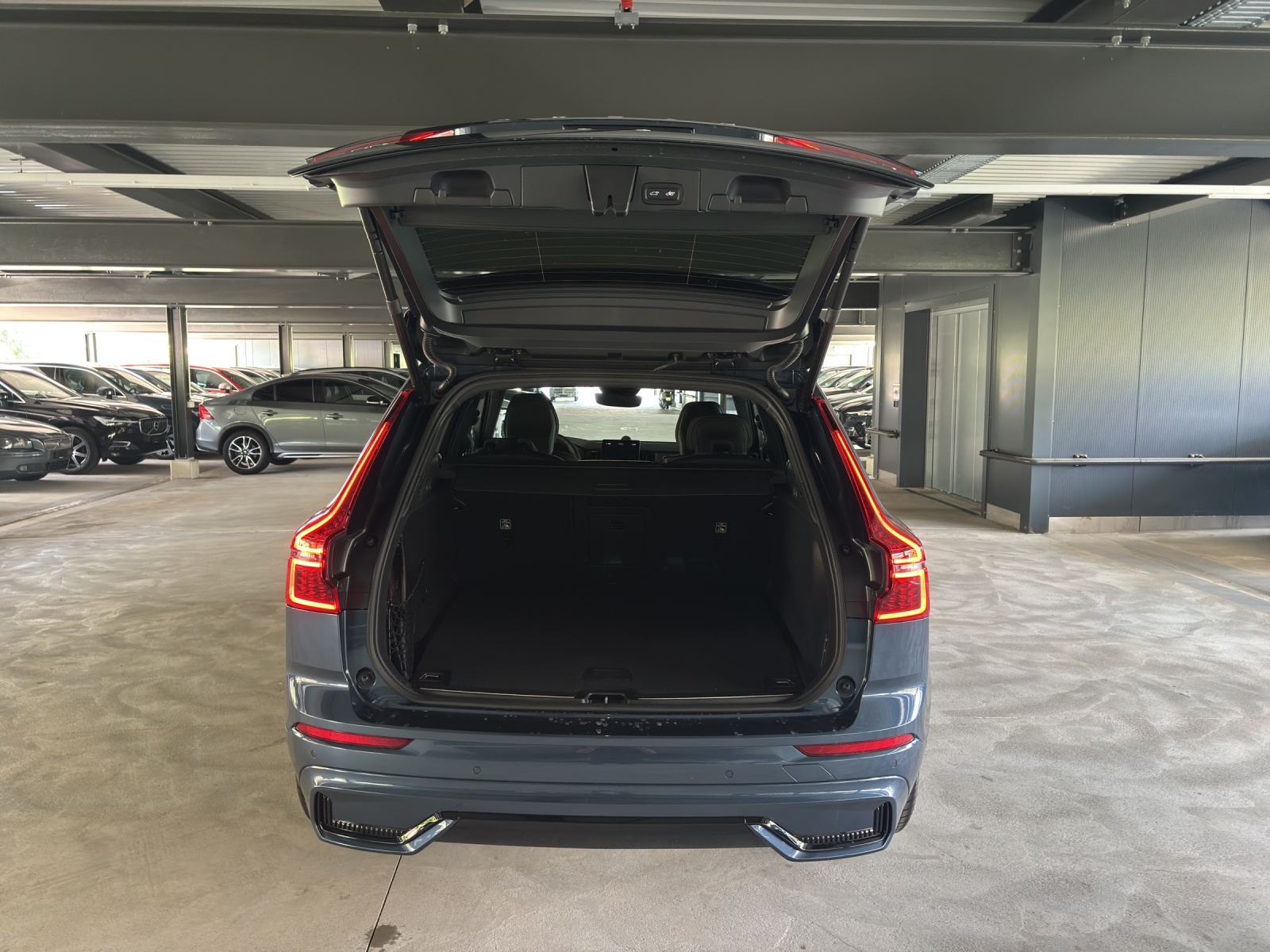 VOLVO XC60 2.0 T8 TE Ultra Dark eAWD-image-11