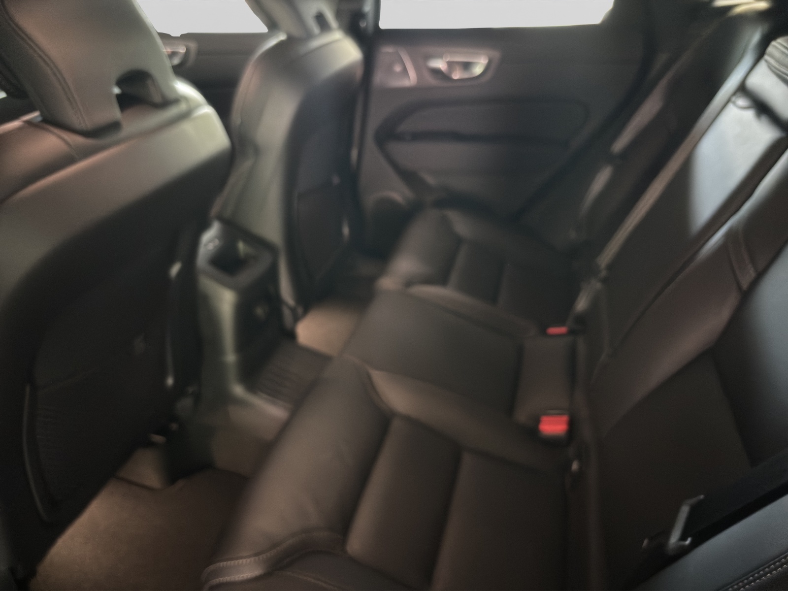 VOLVO XC60 2.0 T8 TE Ultra Dark eAWD-image-4