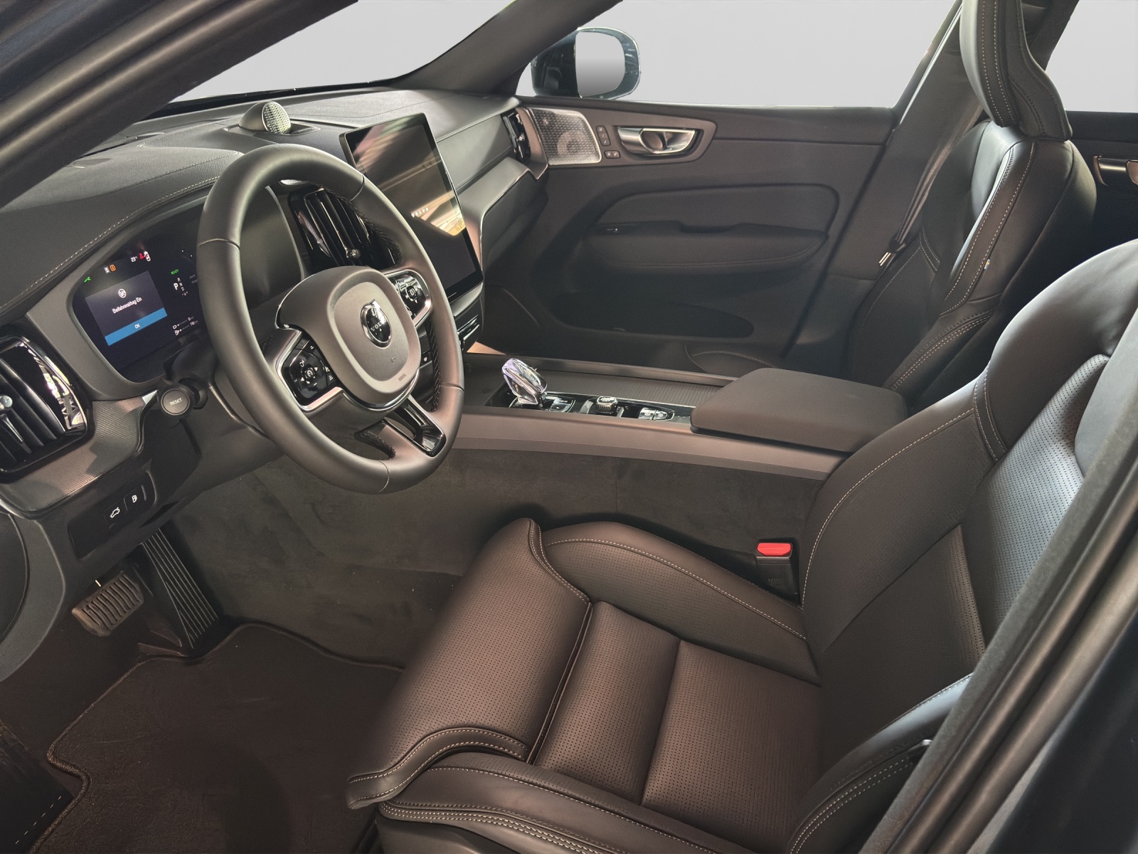 VOLVO XC60 2.0 T8 TE Ultra Dark eAWD-image-3