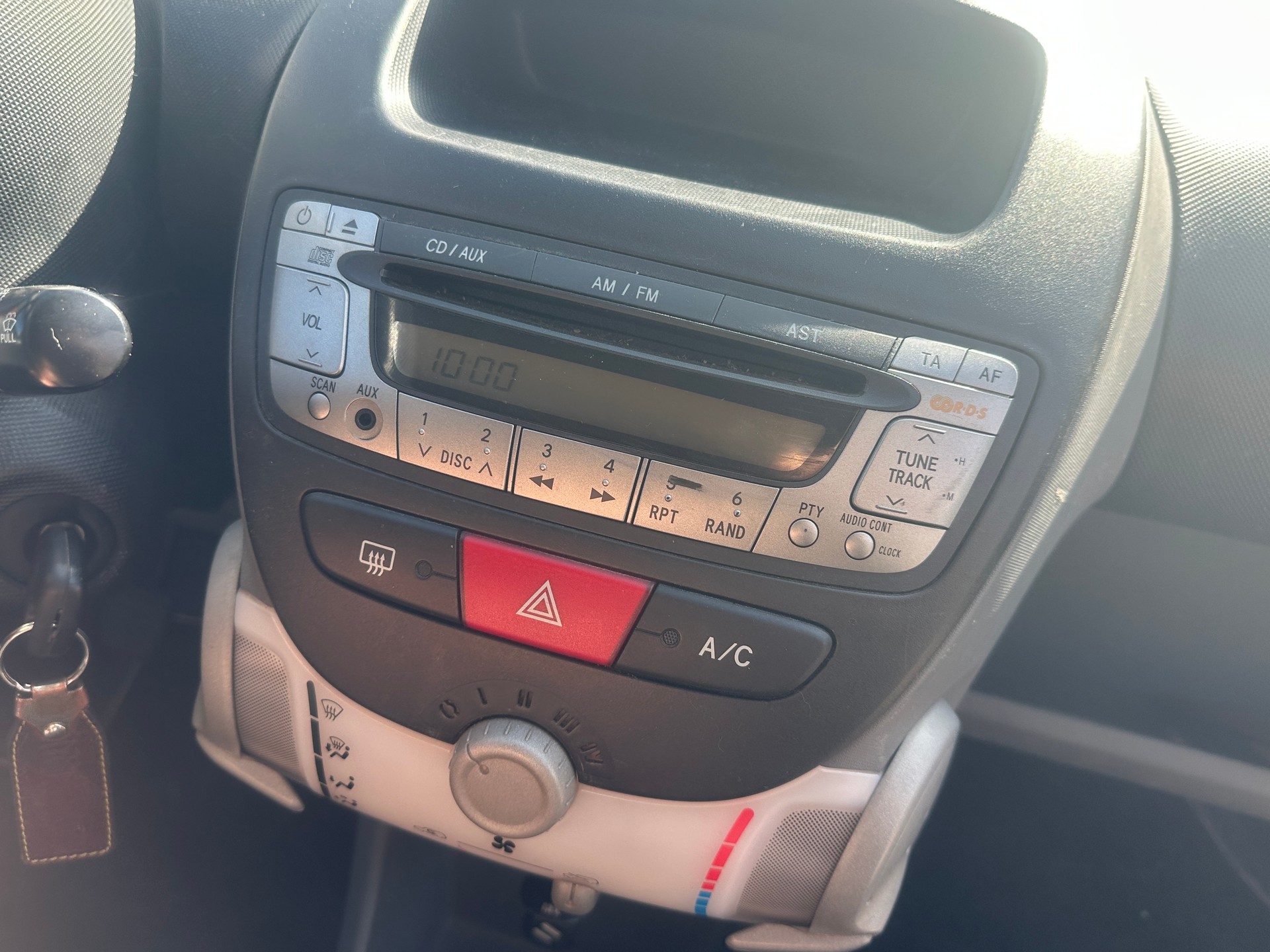 PEUGEOT 107 1.0 Trendy-image-6