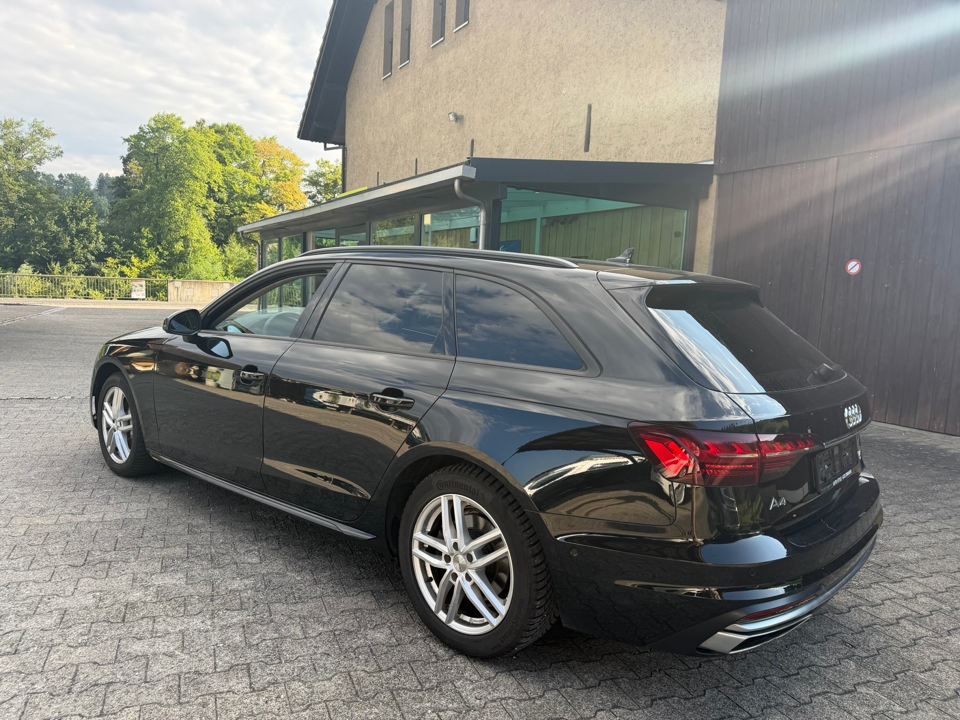 AUDI A4 Avant 40 TDI quattro S-tronic-image-5
