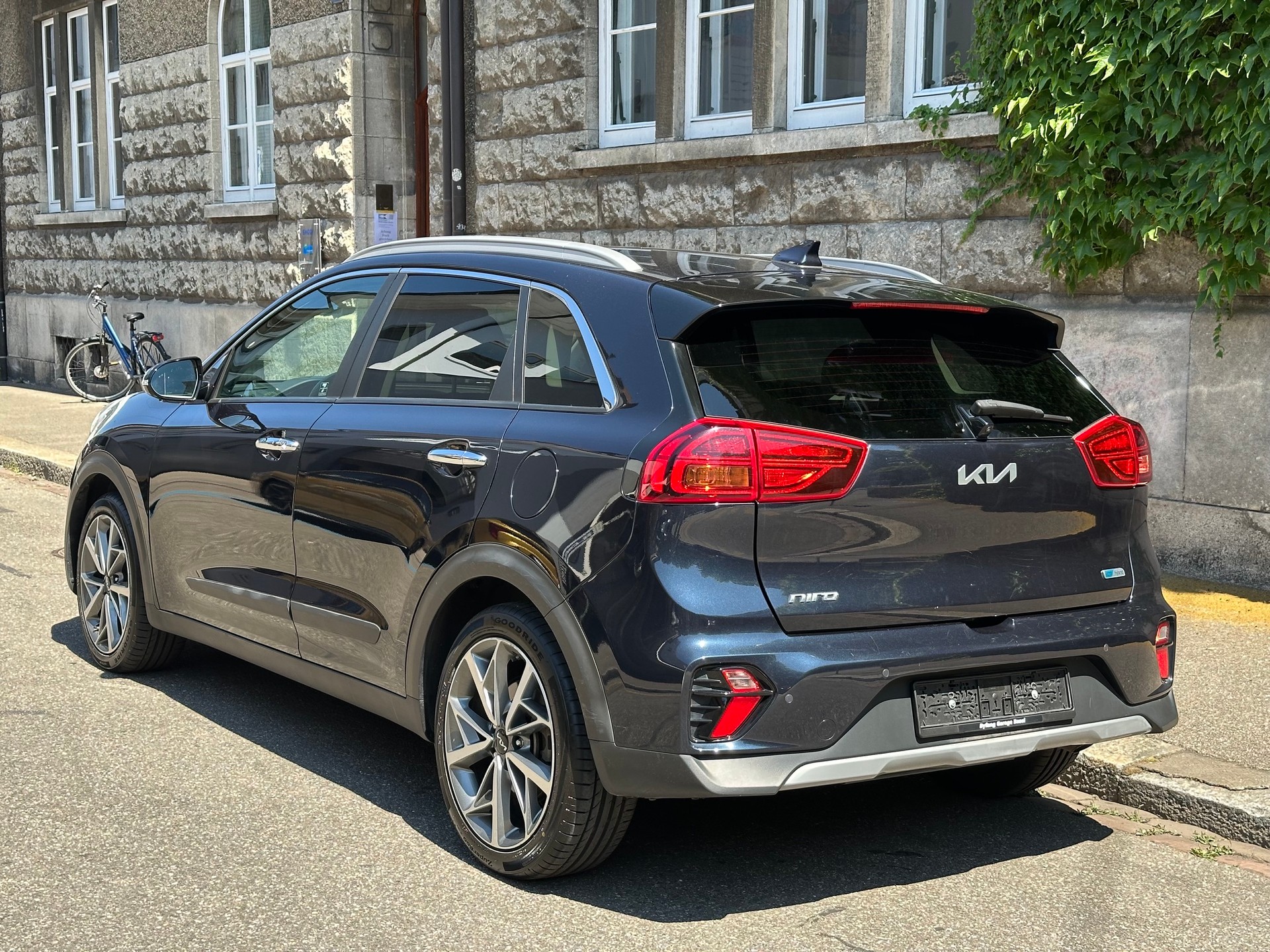 KIA Niro 1.6GDi Hybrid Style DCT-image-4