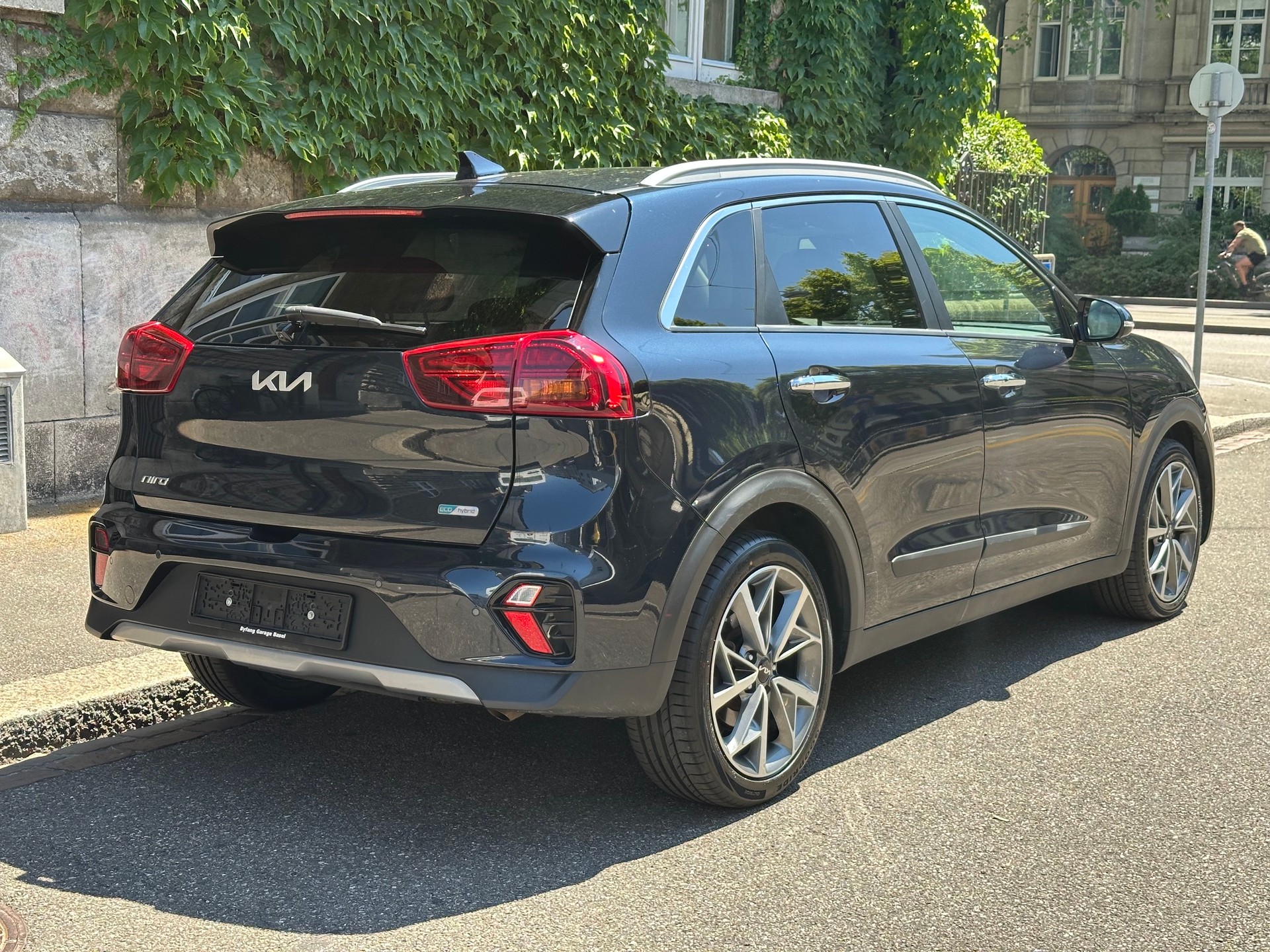 KIA Niro 1.6GDi Hybrid Style DCT-image-2