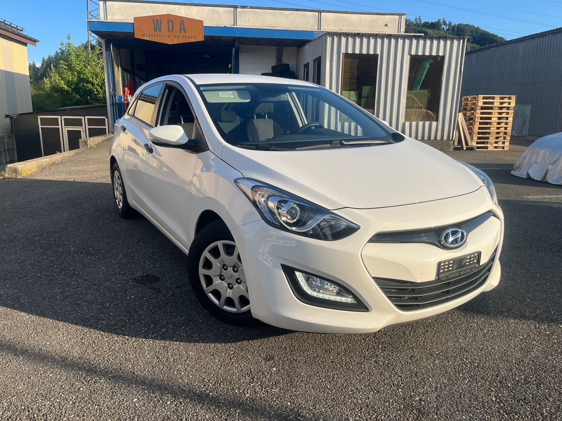 HYUNDAI i30-image-0