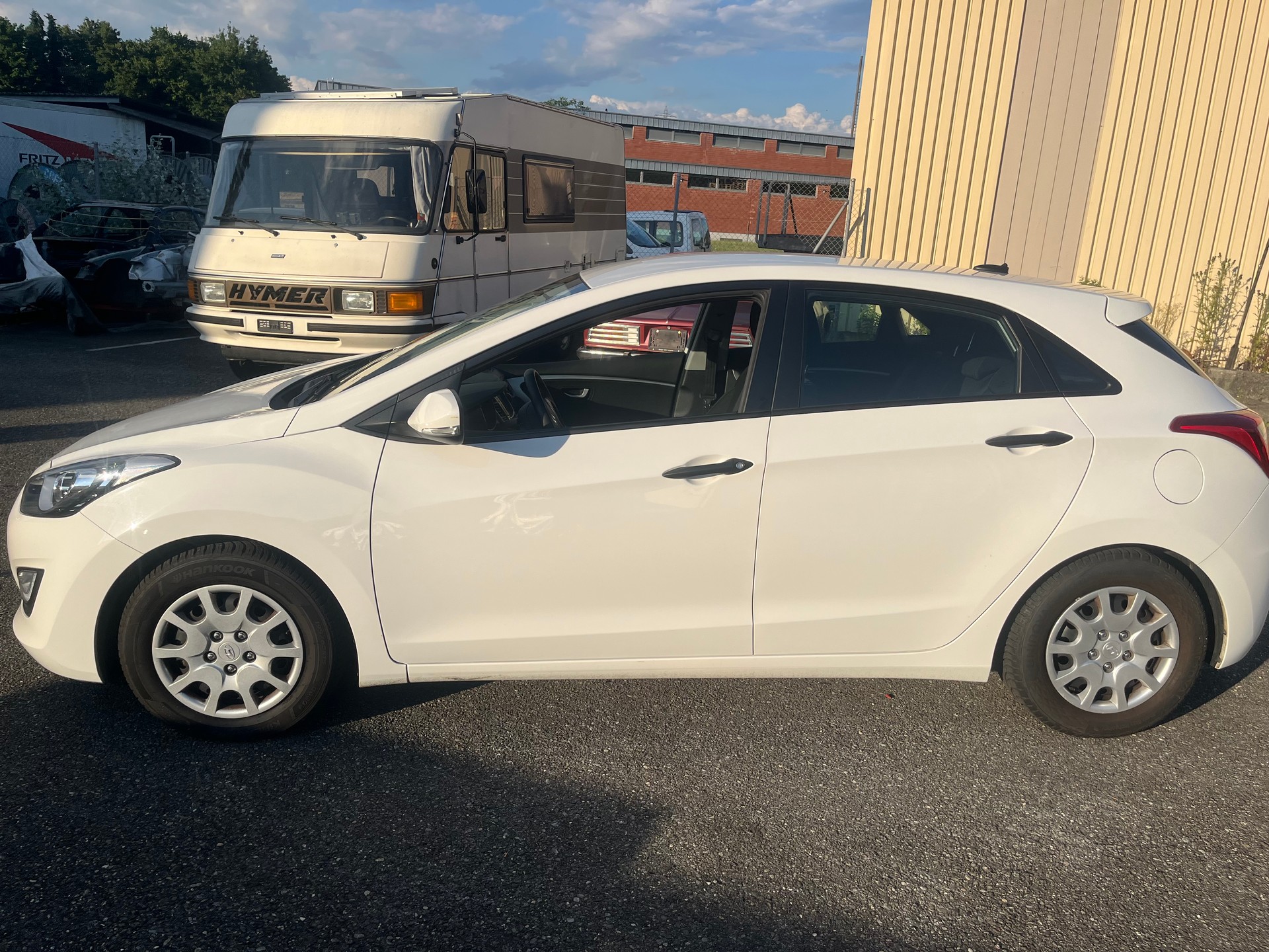 HYUNDAI i30-image-1
