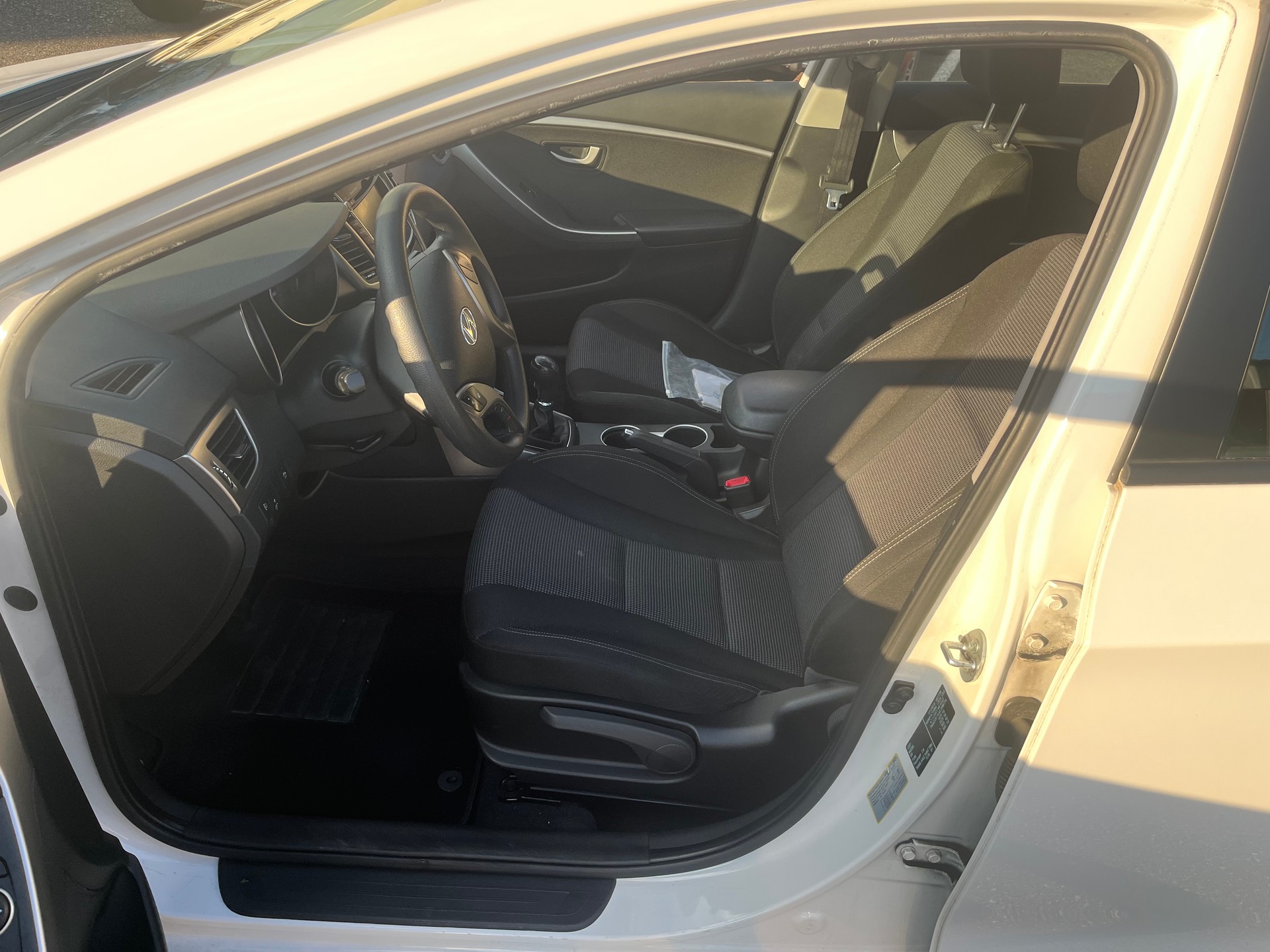 HYUNDAI i30-image-3