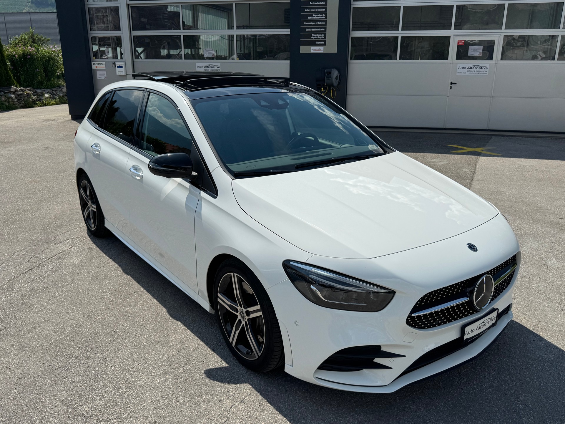MERCEDES-BENZ B 250-image-16