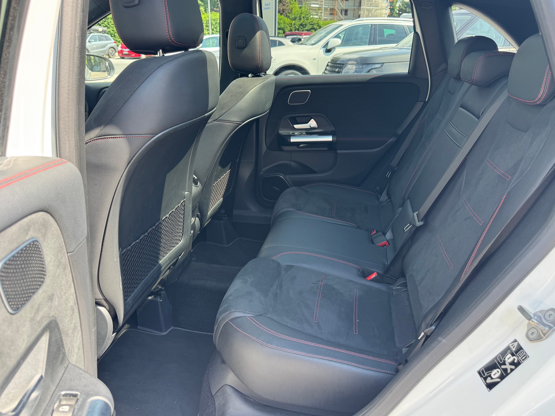 MERCEDES-BENZ B 250-image-11