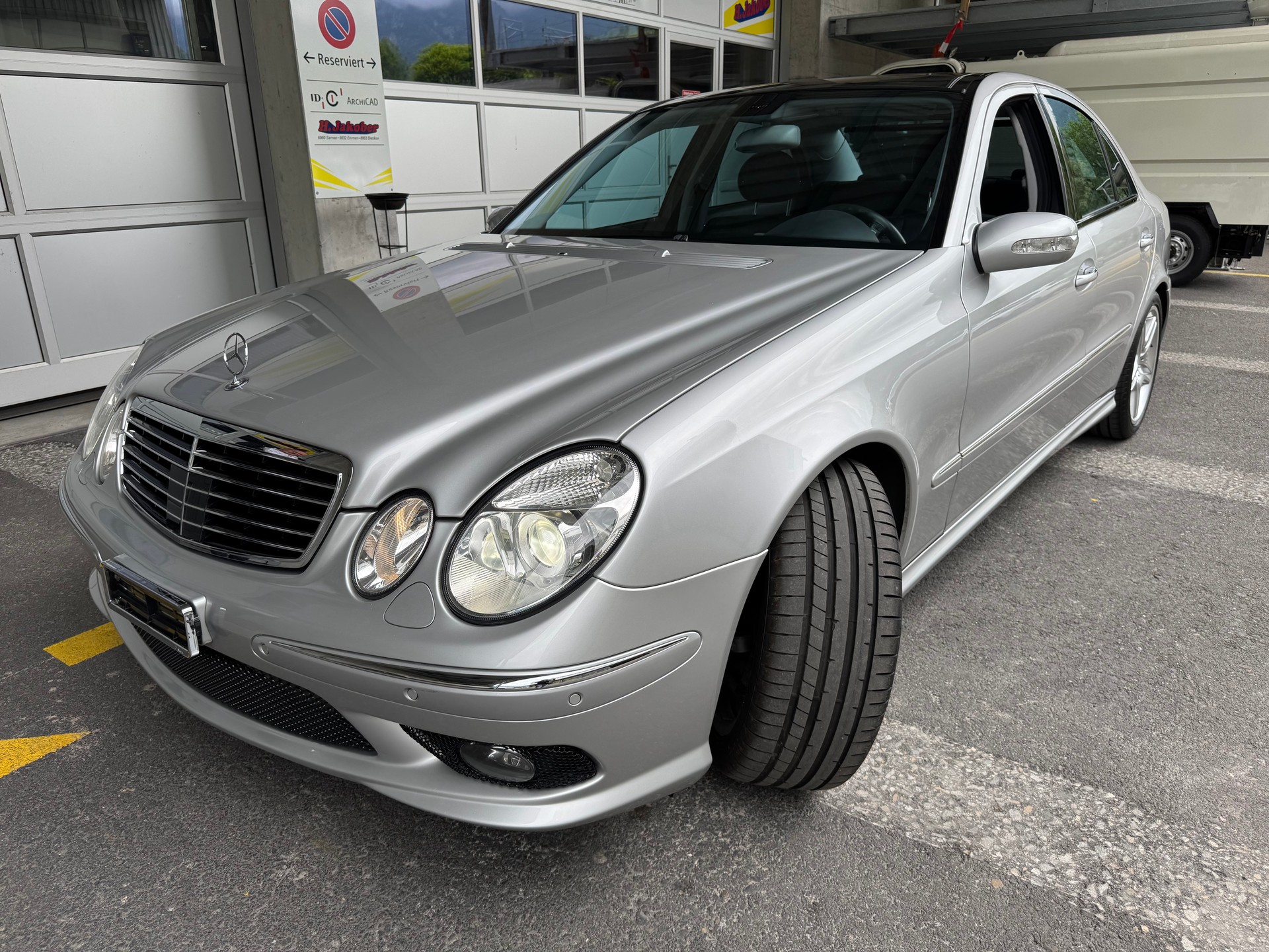 MERCEDES-BENZ E 55 V8 AMG-image-0