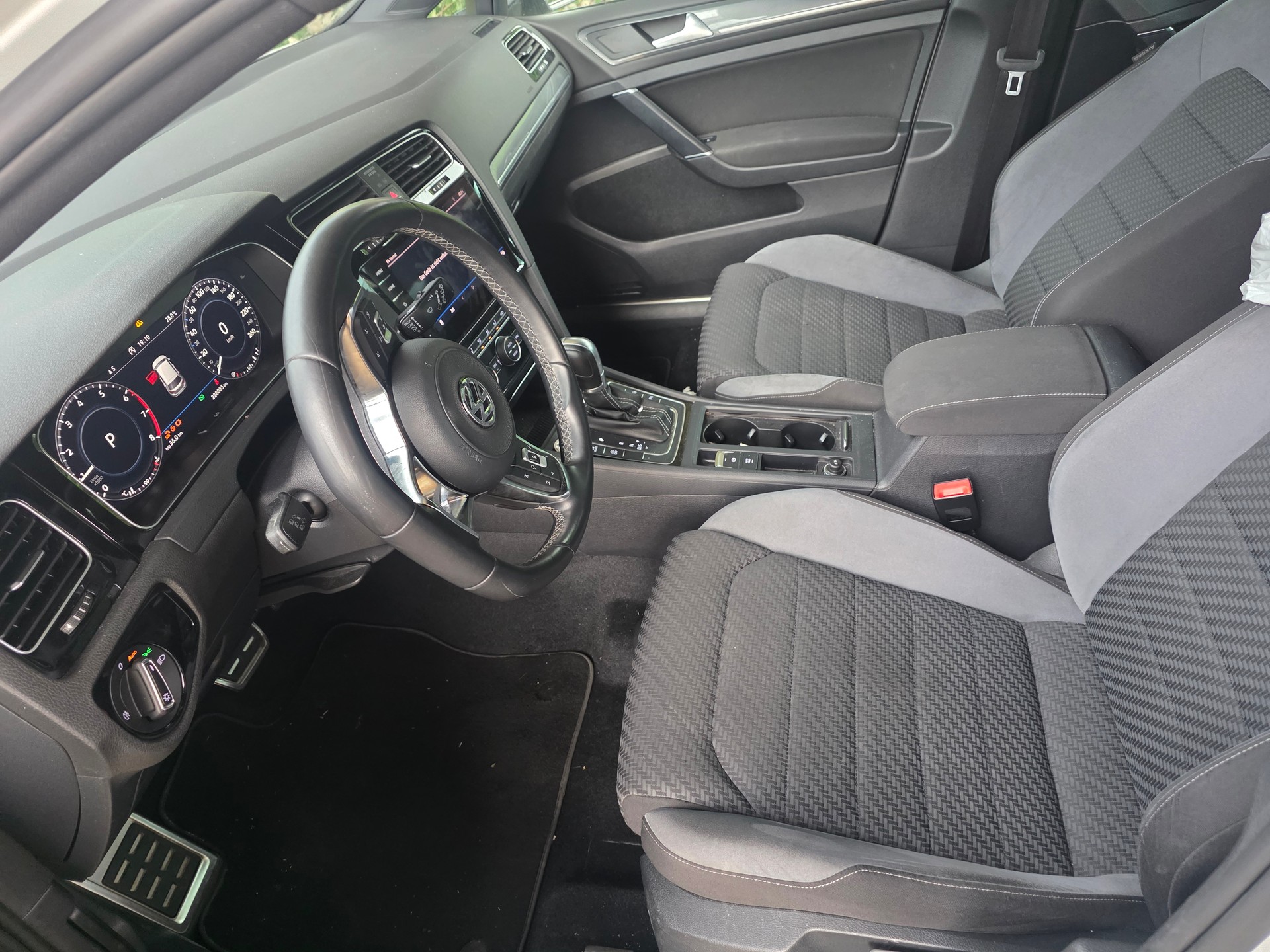 VW Golf 1.4 TSI Comfortline Swiss Line Limited DSG-image-8
