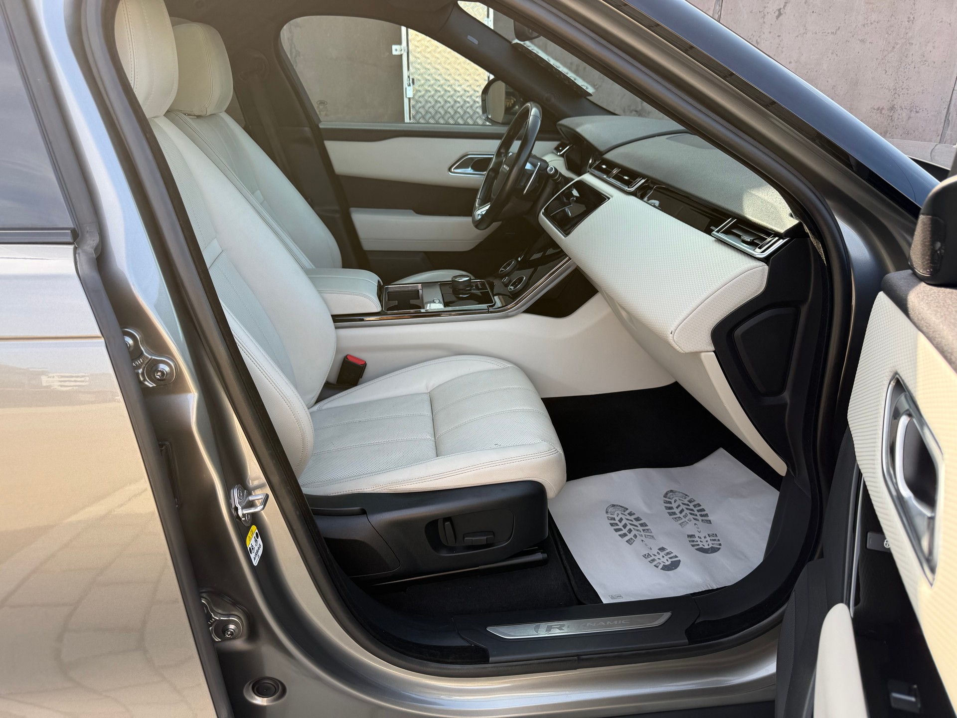 LAND ROVER Range Rover Velar R-Dynamic D 240 S Automatic-image-13