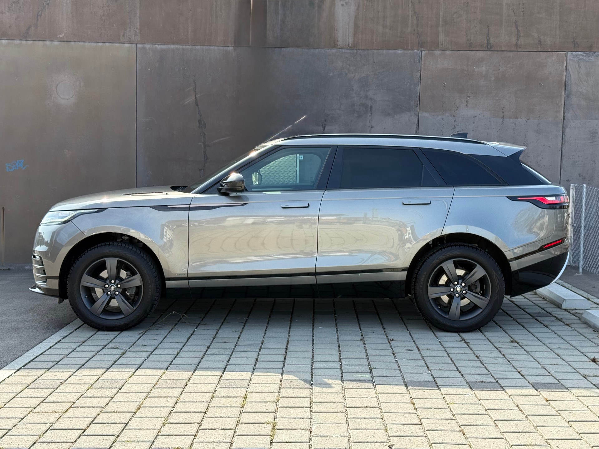 LAND ROVER Range Rover Velar R-Dynamic D 240 S Automatic-image-2
