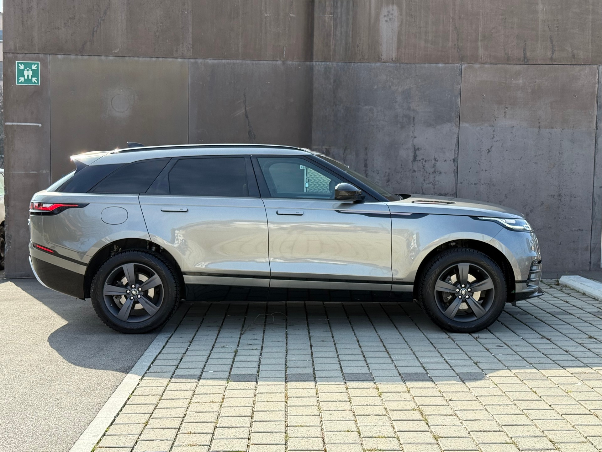 LAND ROVER Range Rover Velar R-Dynamic D 240 S Automatic-image-4