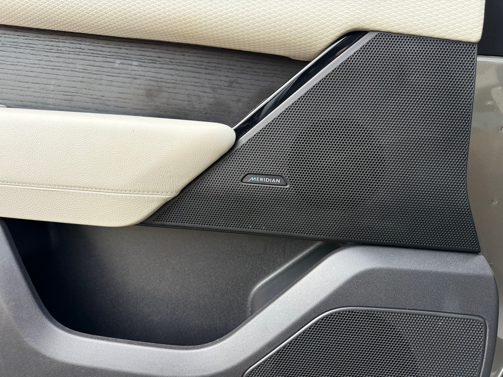 LAND ROVER Range Rover Velar R-Dynamic D 240 S Automatic-image-11