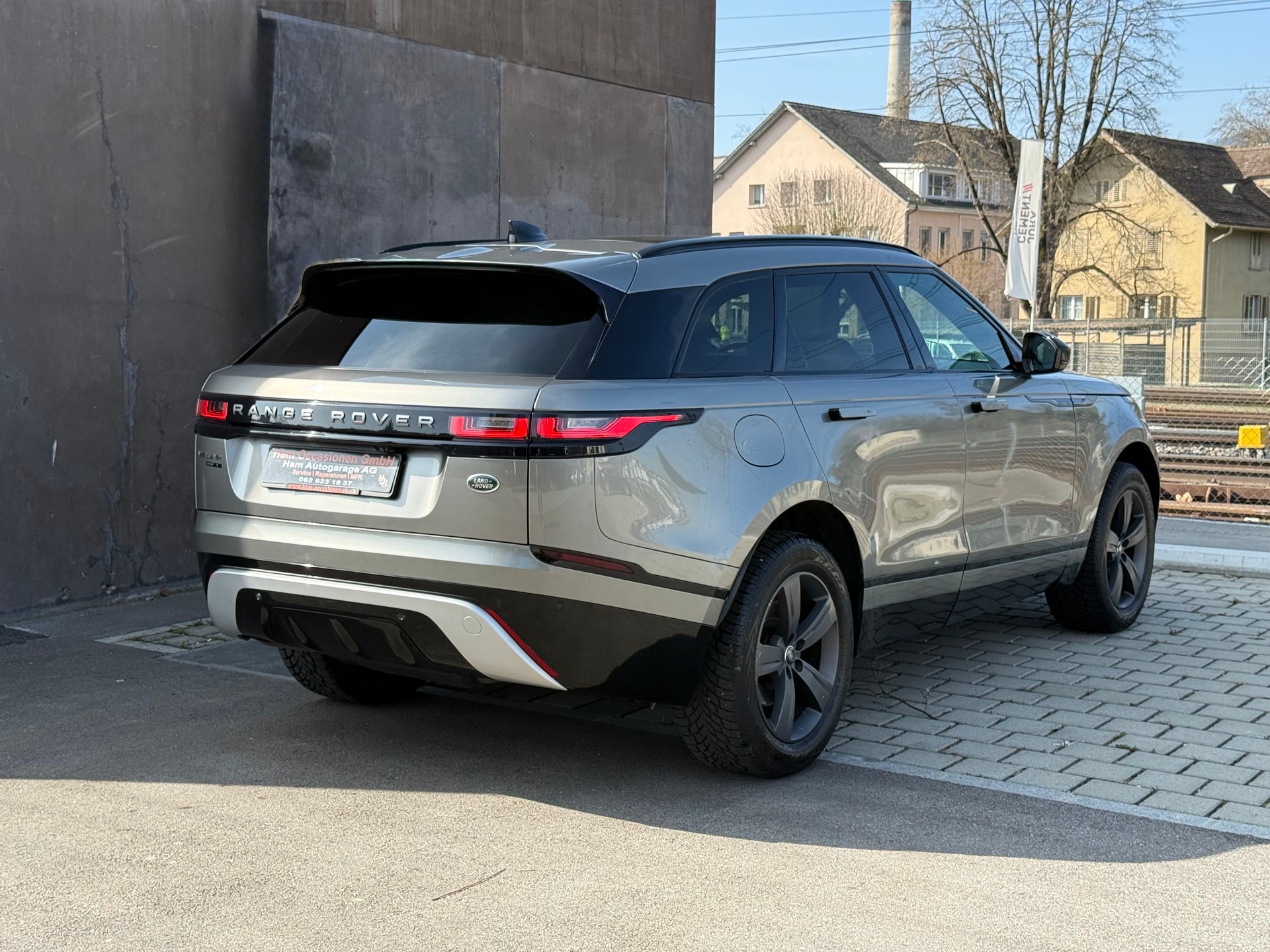 LAND ROVER Range Rover Velar R-Dynamic D 240 S Automatic-image-3