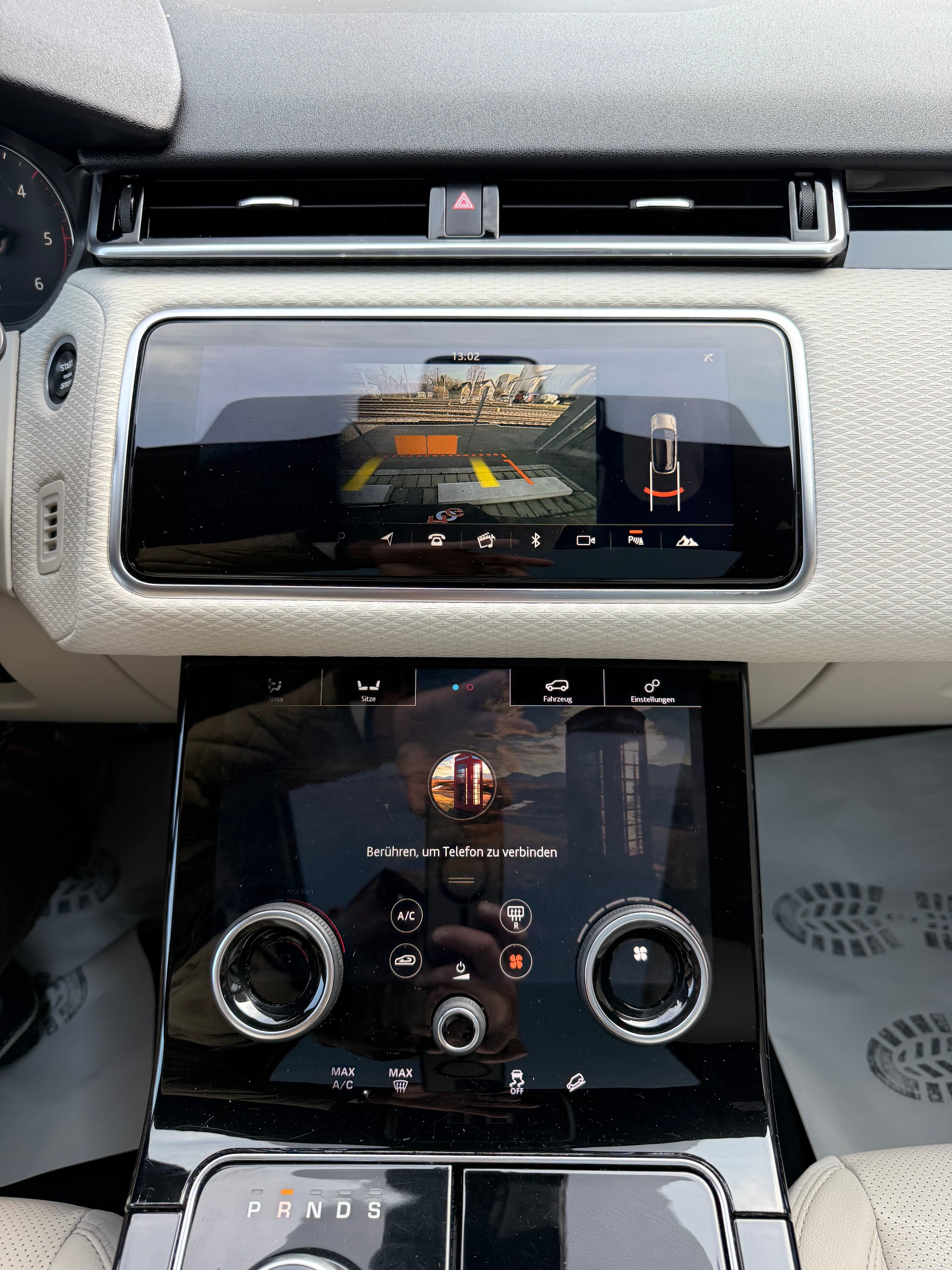 LAND ROVER Range Rover Velar R-Dynamic D 240 S Automatic-image-8