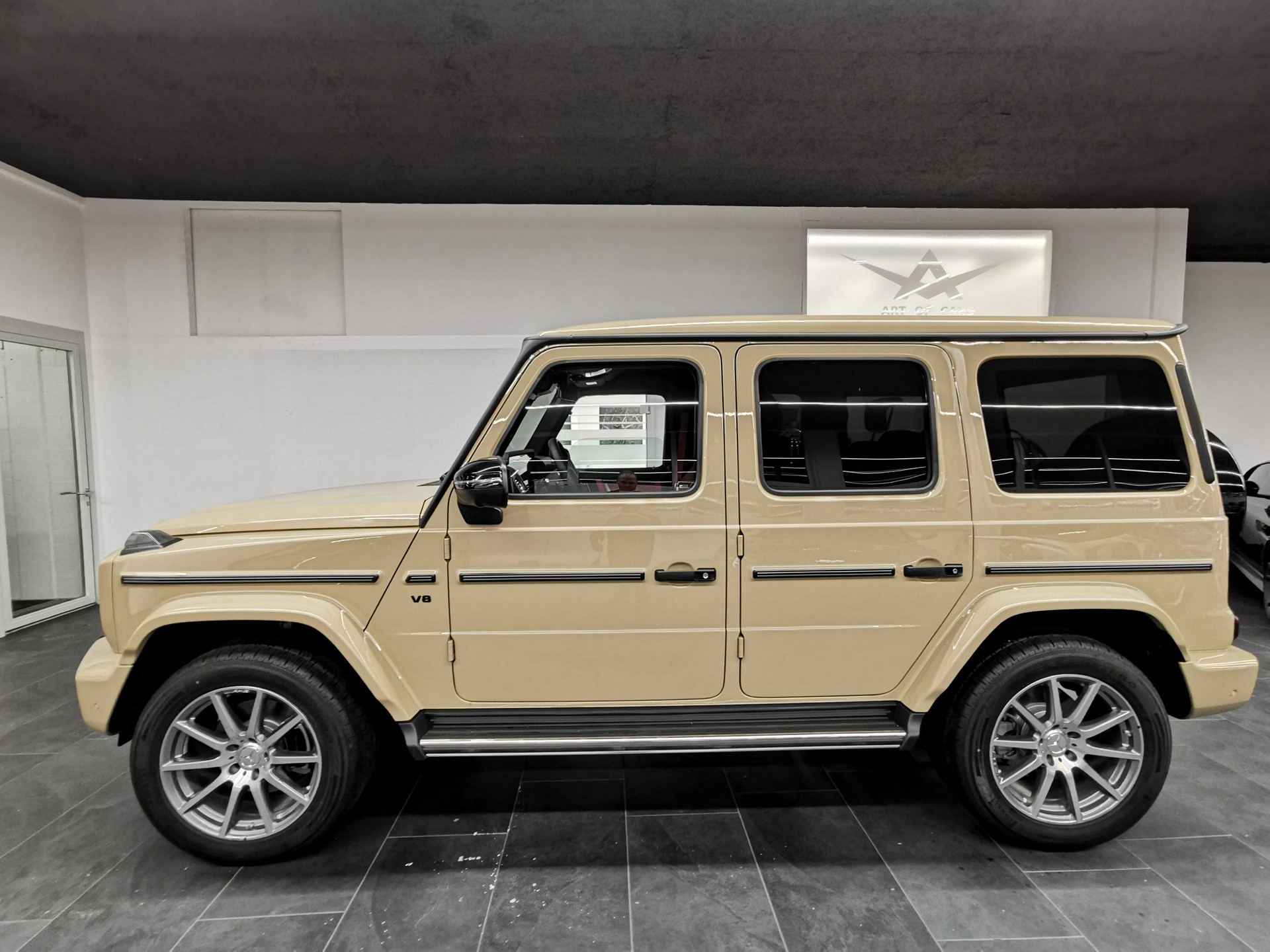 MERCEDES-BENZ G 500 AMG Line 9G-Tronic WÜSTENSAND EXKLUSIVE MANUFAKTUR FINAL EDITION V8 ULTIMATE CARBON DESIGNO VOLL STANDHEIZUNG-image-5