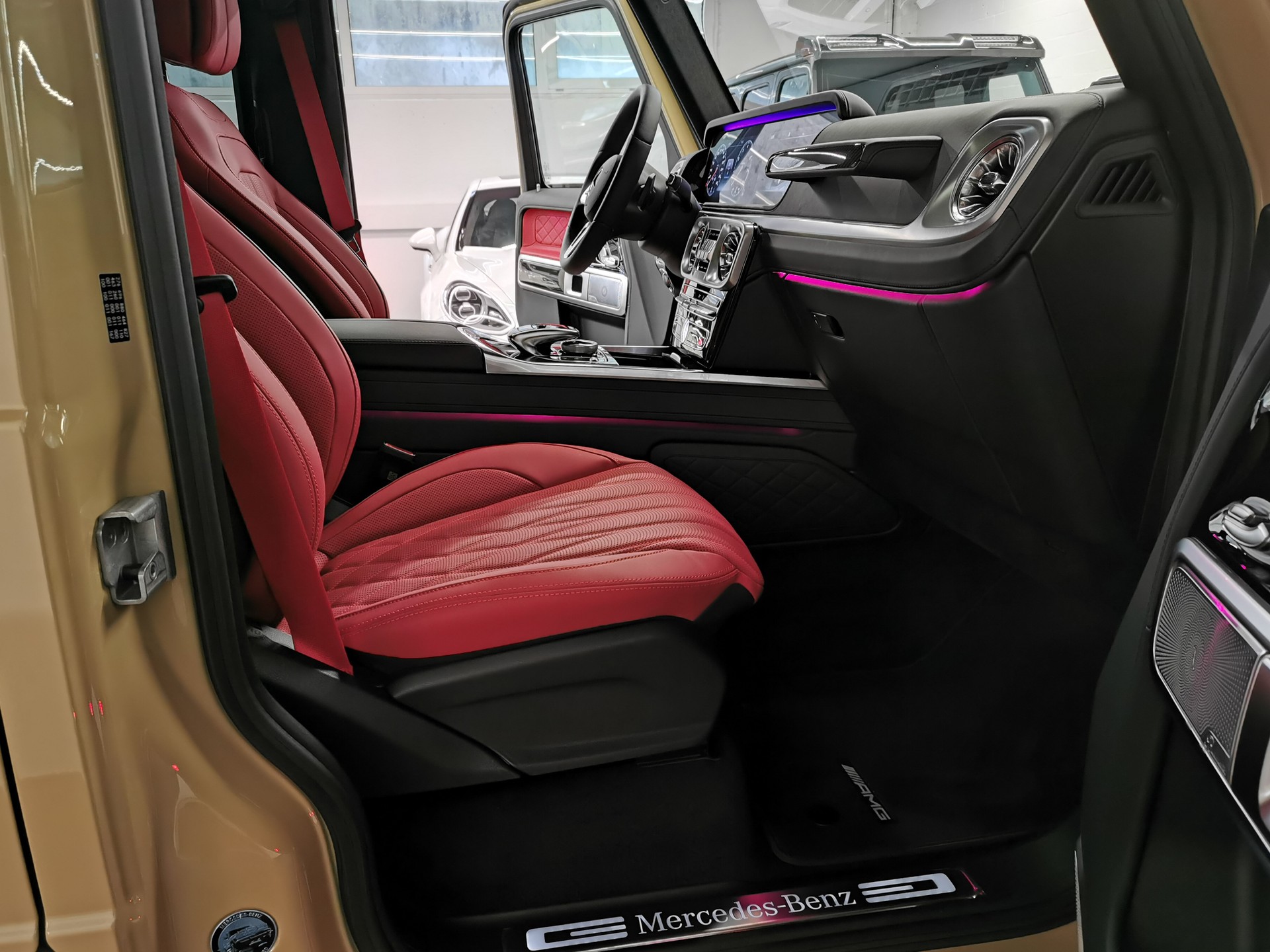 MERCEDES-BENZ G 500 AMG Line 9G-Tronic WÜSTENSAND EXKLUSIVE MANUFAKTUR FINAL EDITION V8 ULTIMATE CARBON DESIGNO VOLL STANDHEIZUNG-image-11