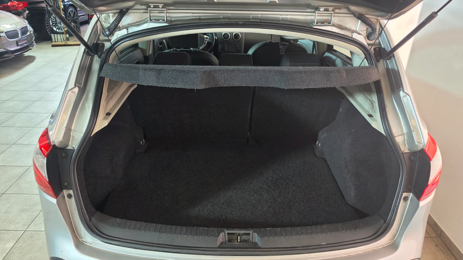 NISSAN Qashqai 2.0 4WD acenta XTronic CVT, Schweizer Fahrzeug, Frisch ab MFK und Frisch ab Service, 8-fach Bereift-image-12
