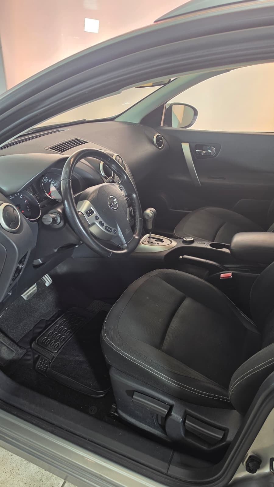 NISSAN Qashqai 2.0 4WD acenta XTronic CVT, Schweizer Fahrzeug, Frisch ab MFK und Frisch ab Service, 8-fach Bereift-image-9