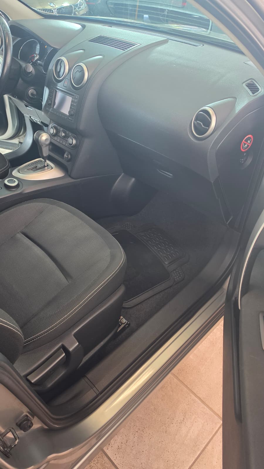 NISSAN Qashqai 2.0 4WD acenta XTronic CVT, Schweizer Fahrzeug, Frisch ab MFK und Frisch ab Service, 8-fach Bereift-image-10