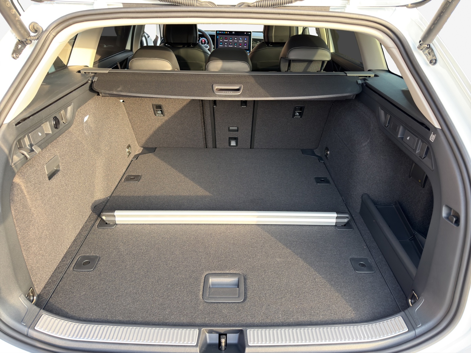 VW Passat Variant 2.0 TDI evo Business 4 Motion DSG-image-12