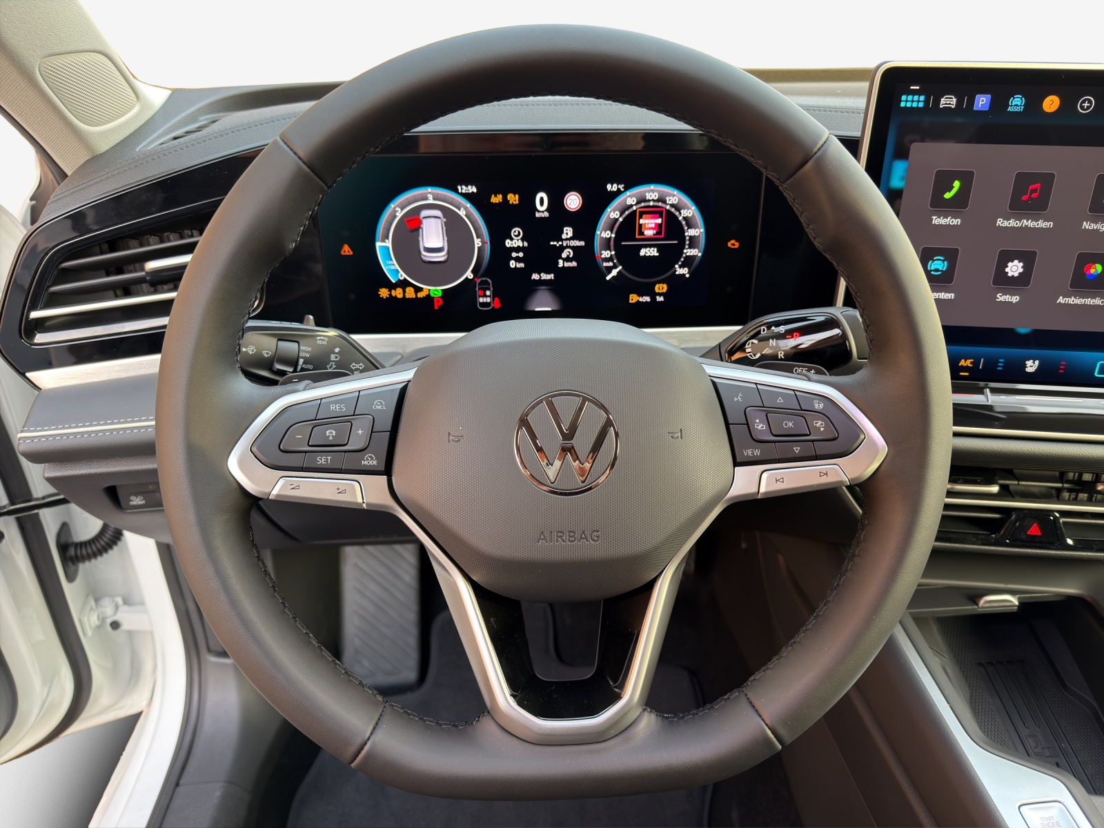 VW Passat Variant 2.0 TDI evo Business 4 Motion DSG-image-9