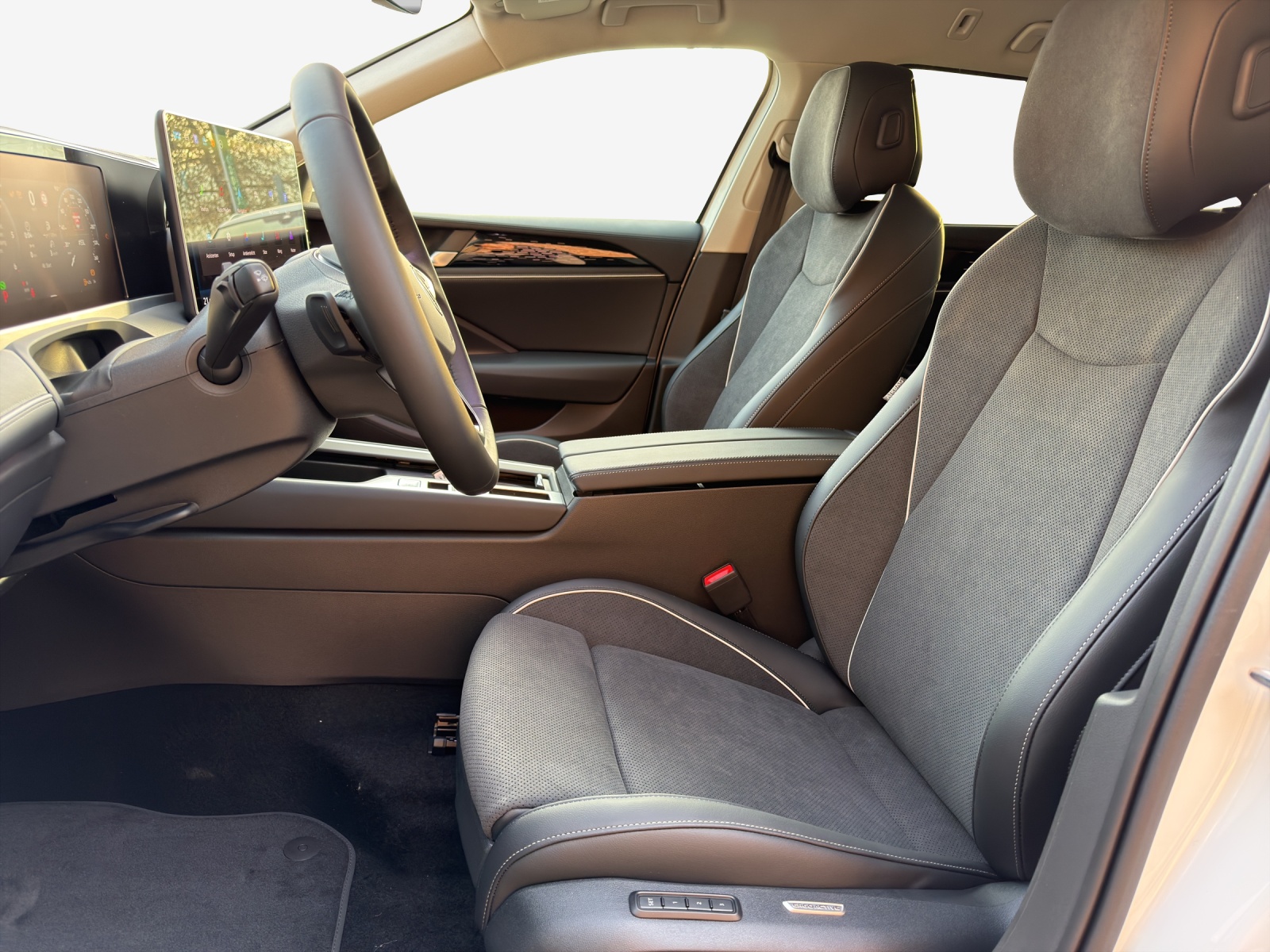 VW Passat Variant 2.0 TDI evo Business 4 Motion DSG-image-7