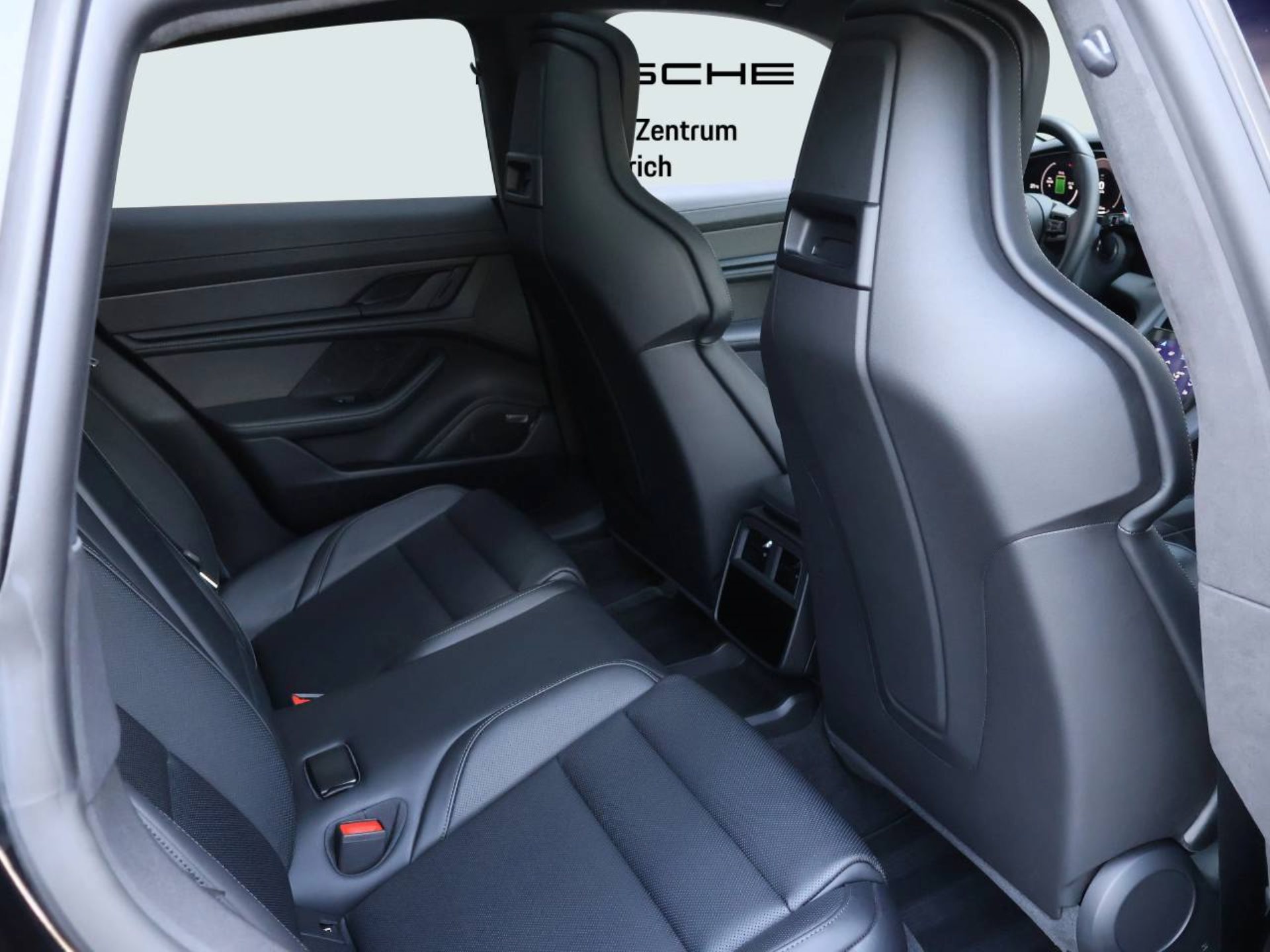 PORSCHE Taycan GTS Sport Turismo-image-15