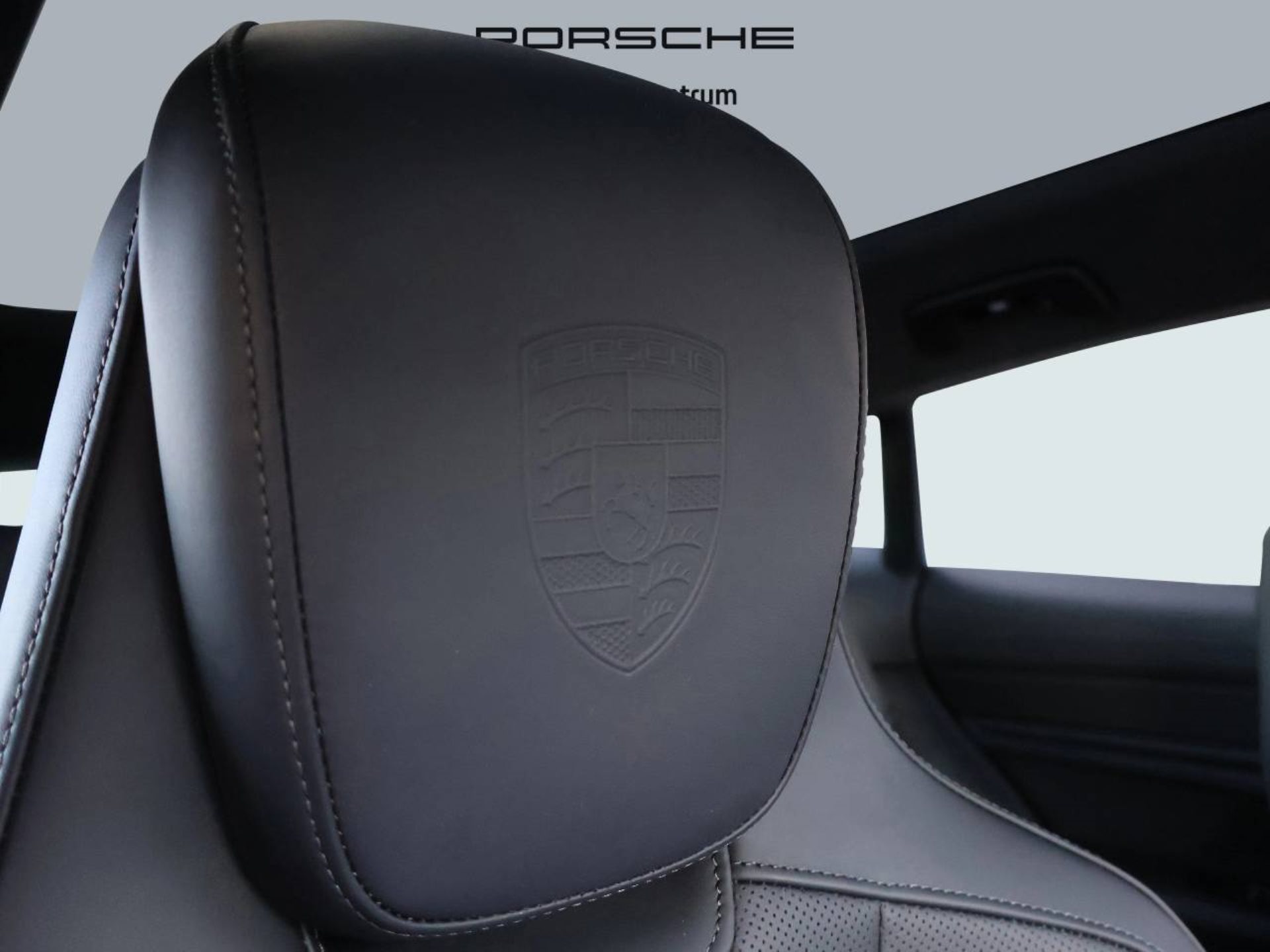 PORSCHE Taycan GTS Sport Turismo-image-32
