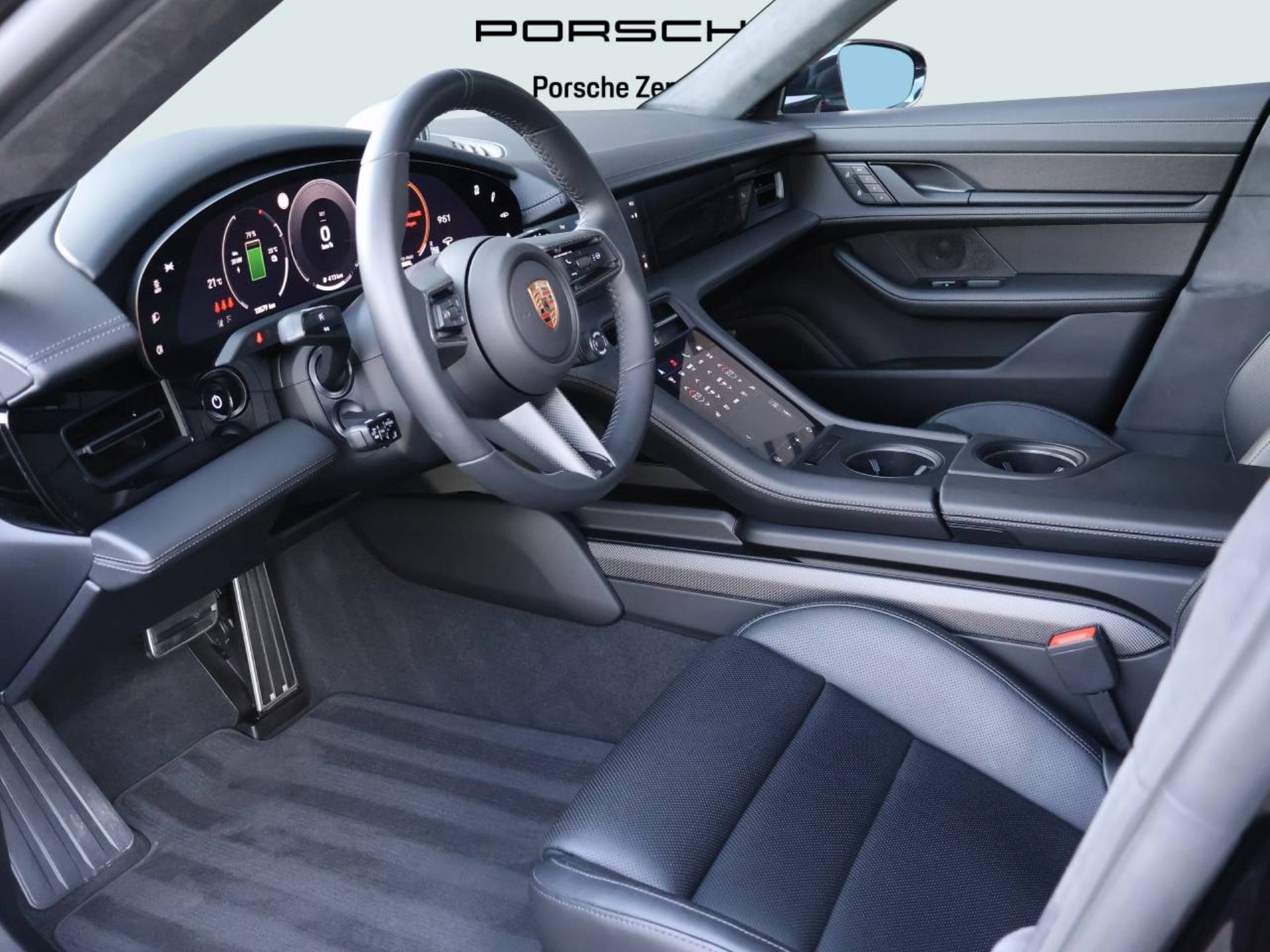 PORSCHE Taycan GTS Sport Turismo-showroom-element-3