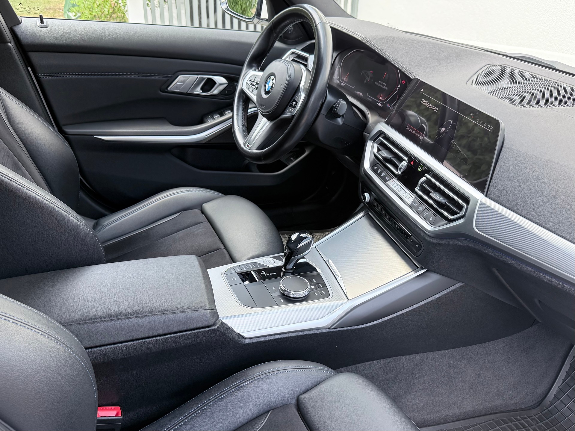 BMW 320d xDrive 48V Touring M Sportpaket - Topausstattung-image-4