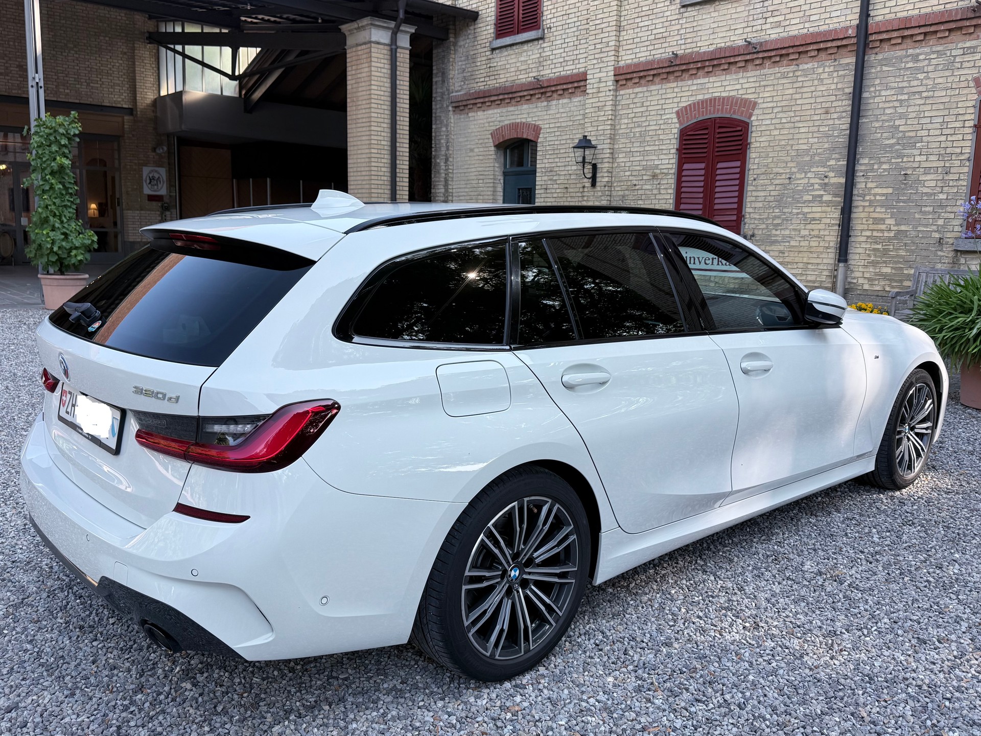 BMW 320d xDrive 48V Touring M Sportpaket - Topausstattung-image-0