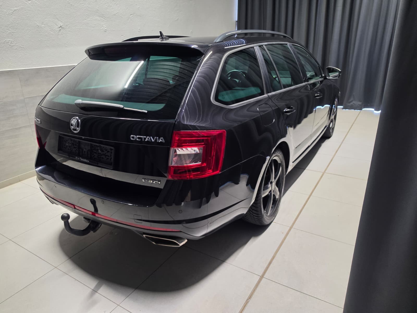 SKODA Octavia Combi 2.0 TSI RS(50)(M)-image-3