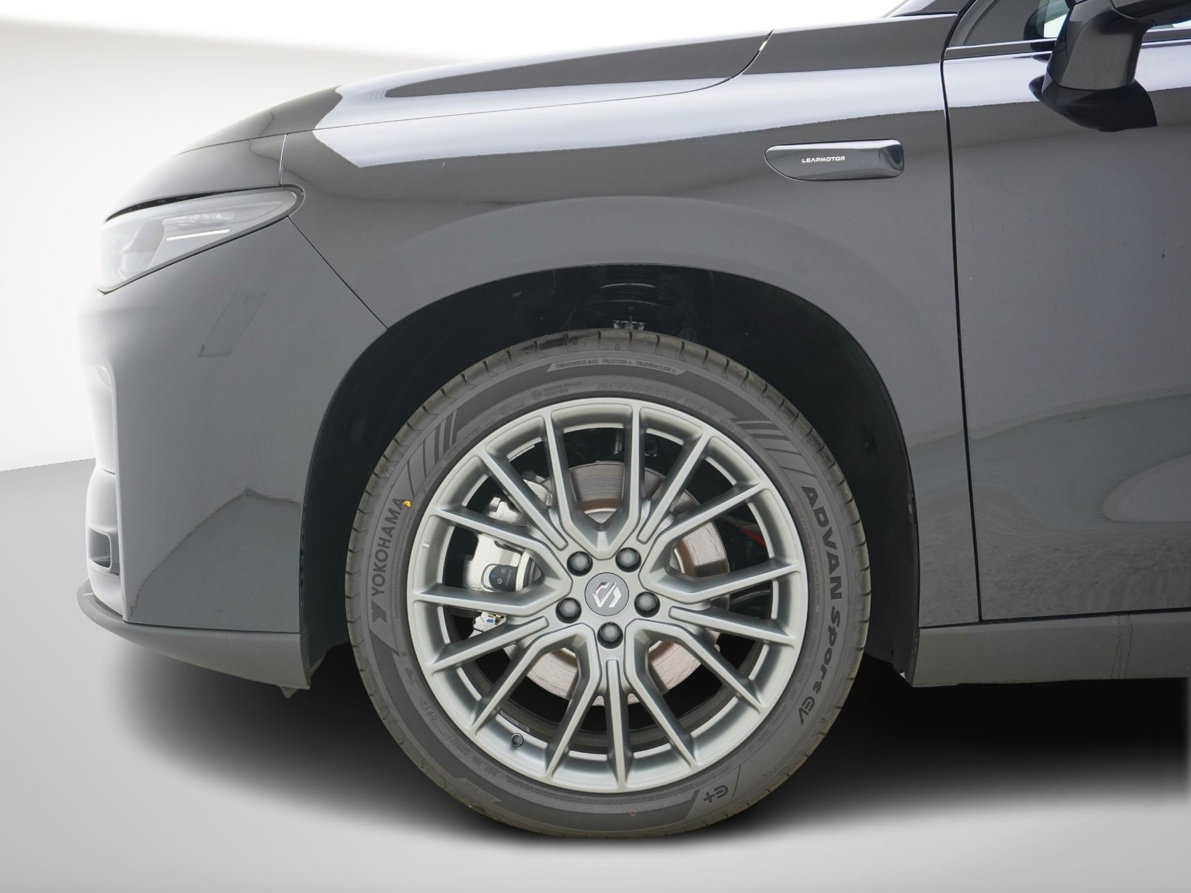 LEAPMOTOR C10 Design Pro MAX AWD-image-8