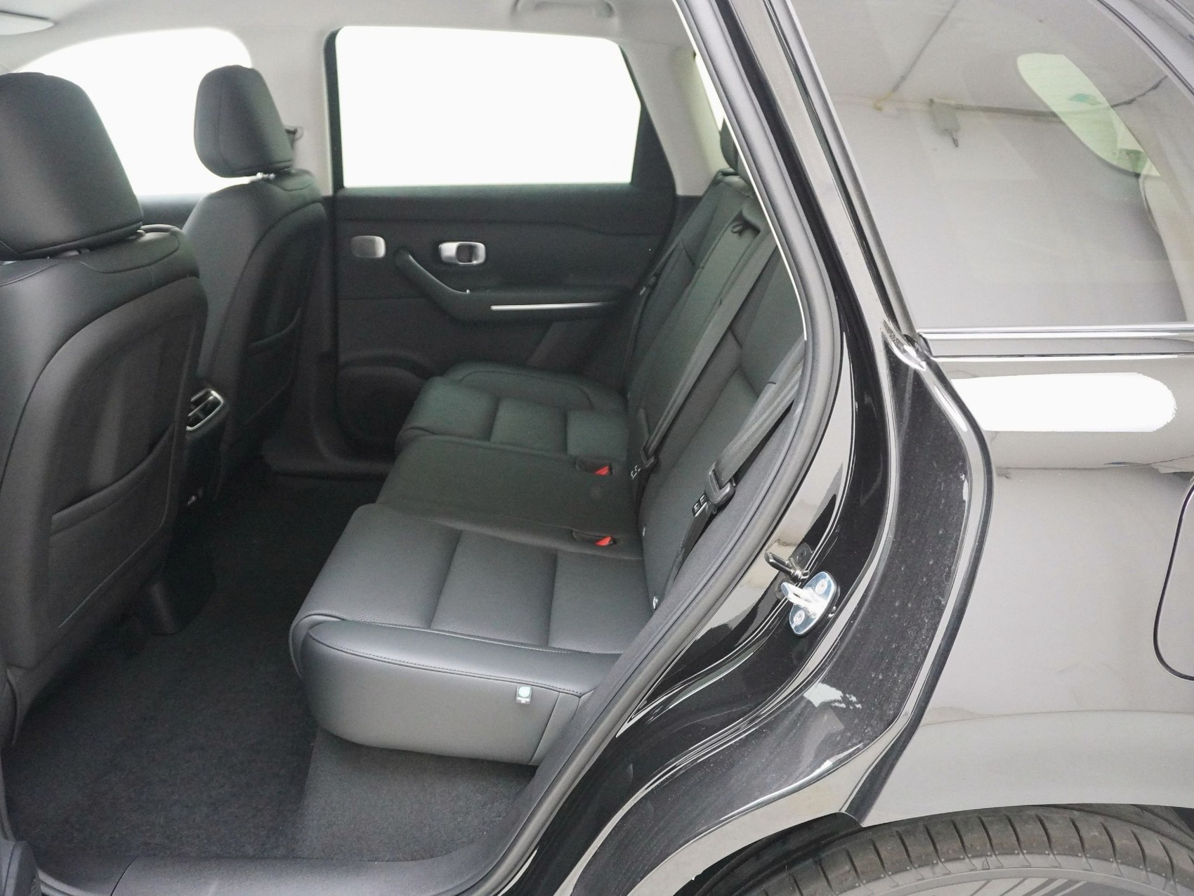 LEAPMOTOR C10 Design Pro MAX AWD-image-13