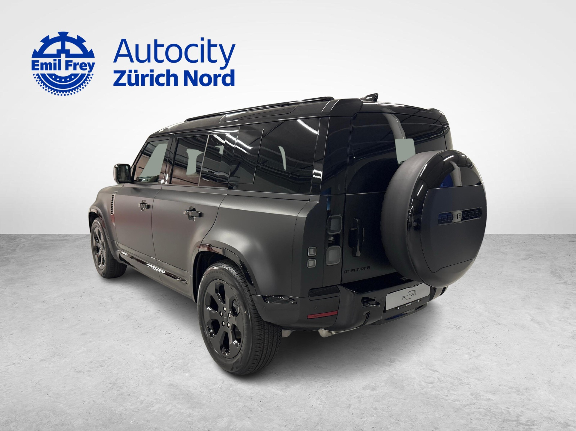 LAND ROVER Defender 110 3.0 D I6 250 X-Dynamic SE-showroom-element-2