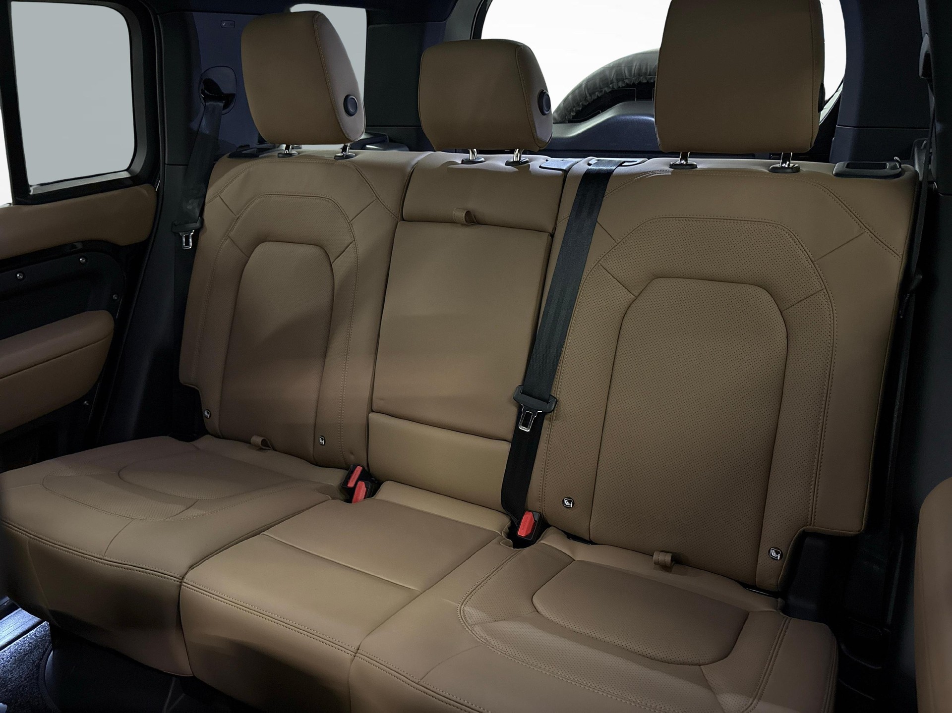 LAND ROVER Defender 110 3.0 D I6 250 X-Dynamic SE-image-11