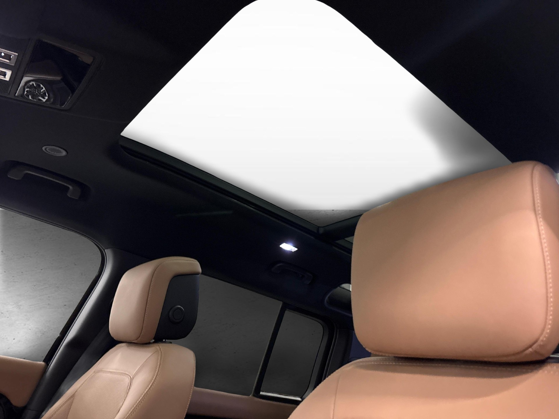 LAND ROVER Defender 110 3.0 D I6 250 X-Dynamic SE-image-13