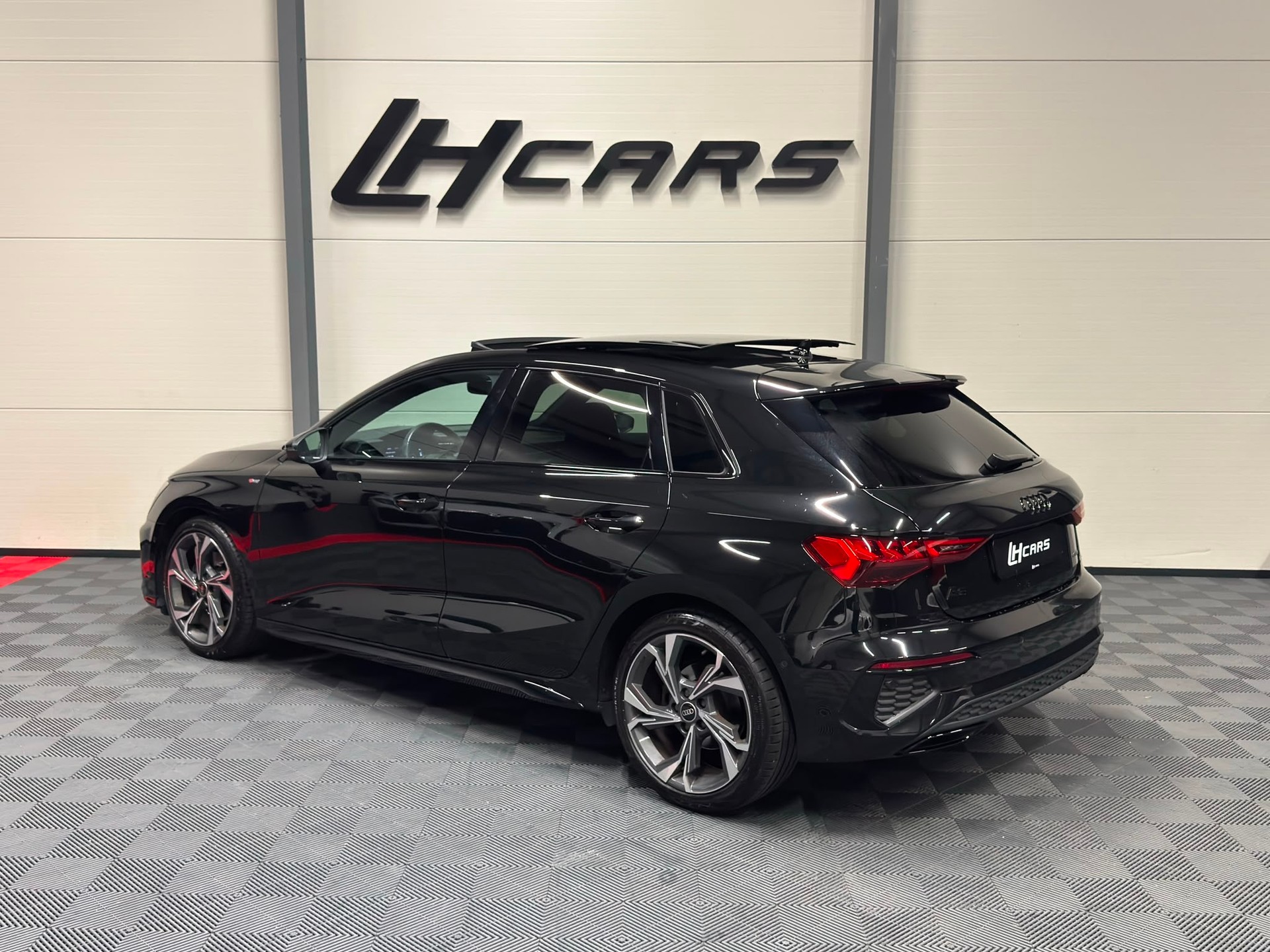 AUDI A3 Sportback 2.0 40 TFSI S Line quattro S-Tronic-image-2