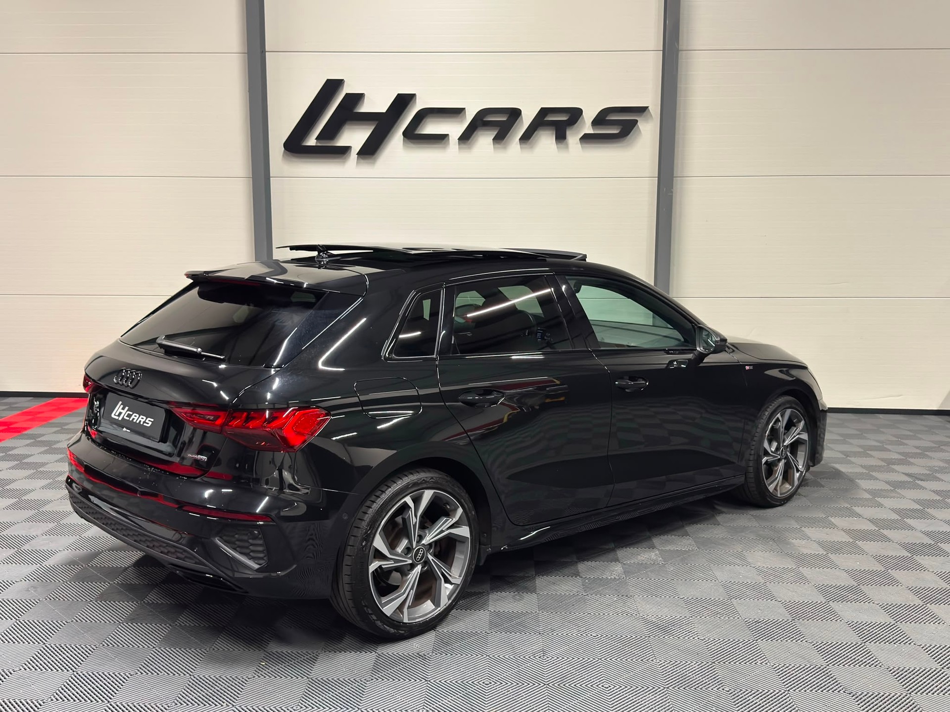AUDI A3 Sportback 2.0 40 TFSI S Line quattro S-Tronic-image-3