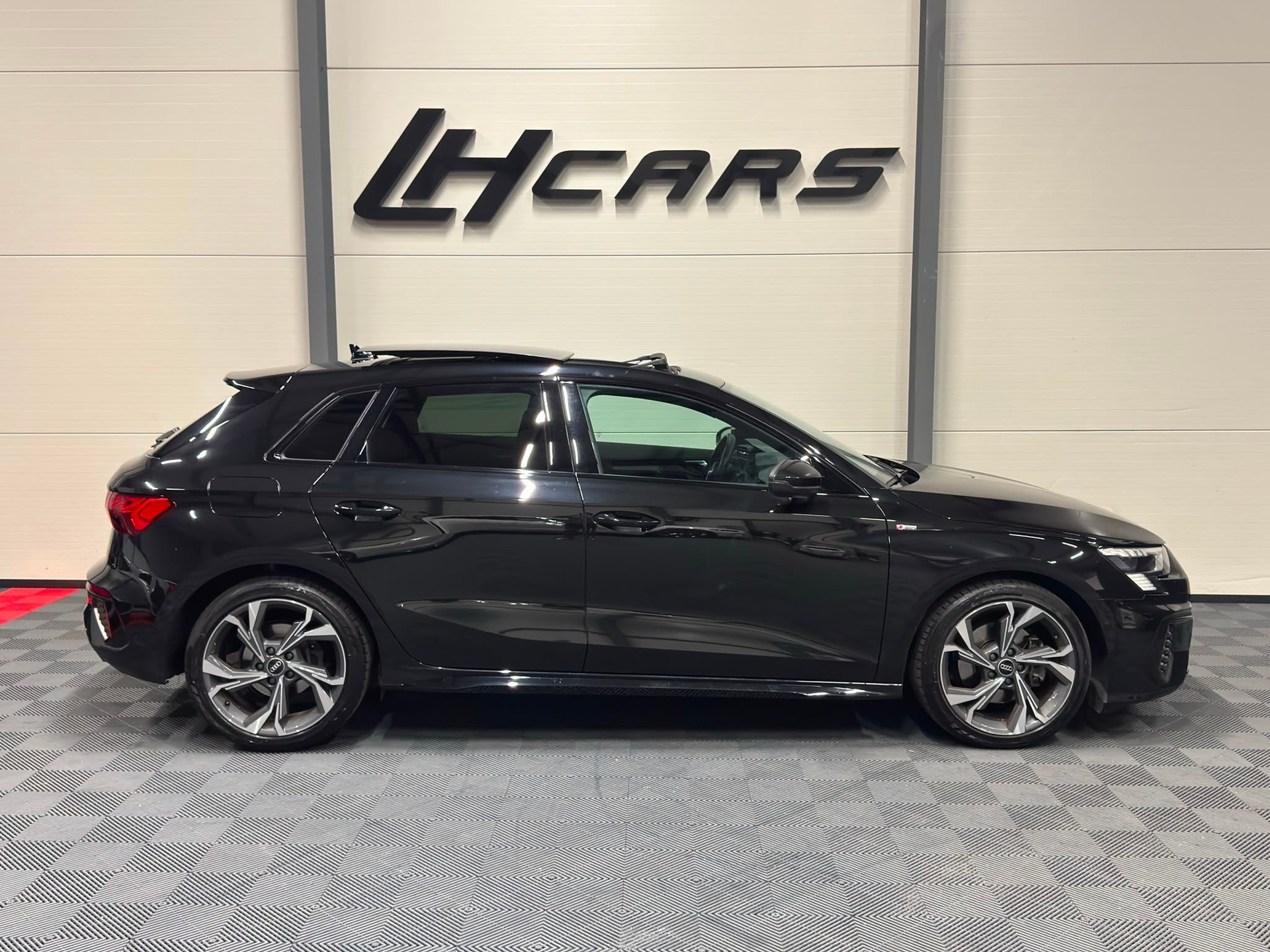 AUDI A3 Sportback 2.0 40 TFSI S Line quattro S-Tronic-image-4