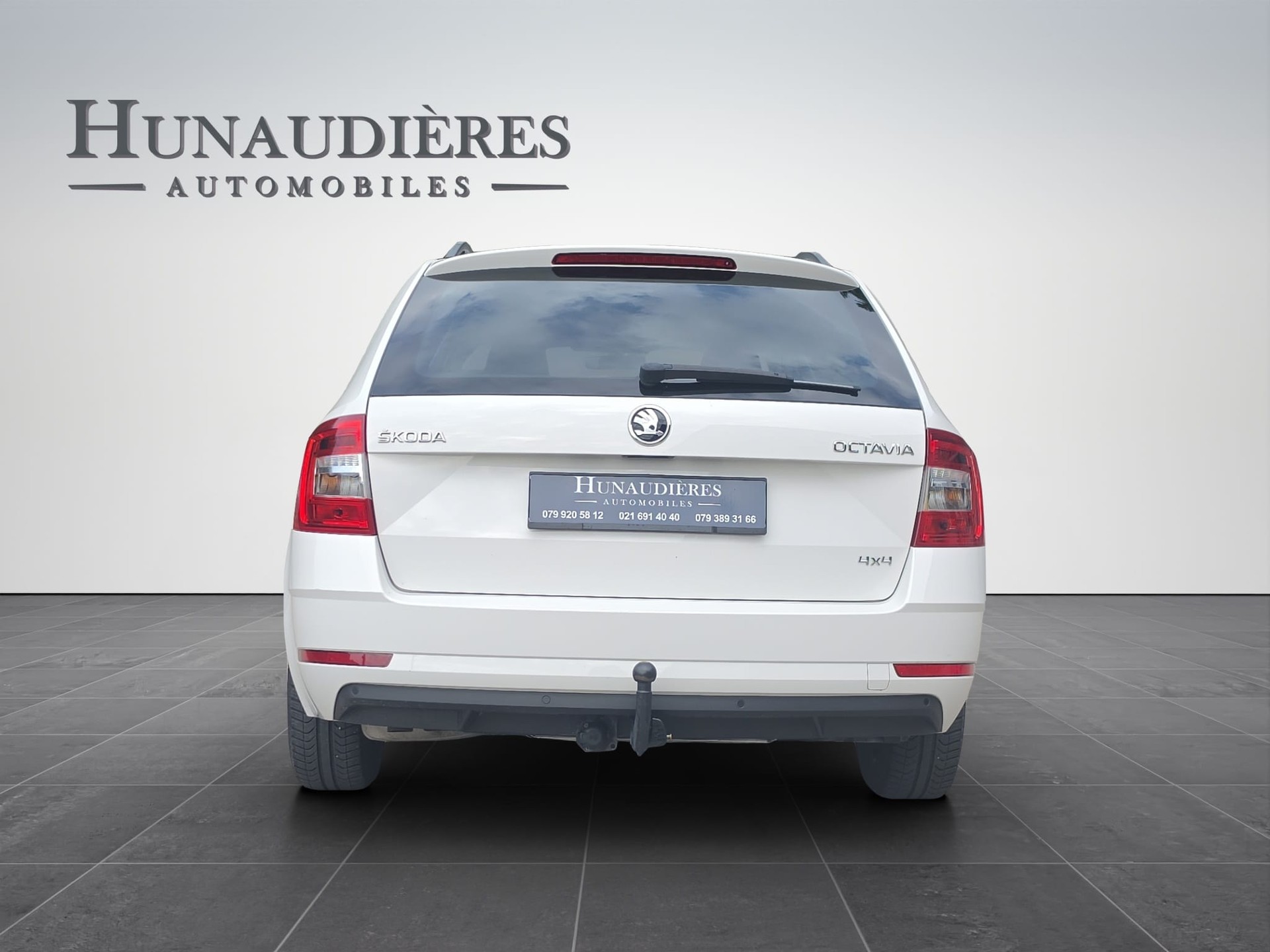 SKODA Octavia Combi 2.0 TDI Style 4x4 DSG-image-11