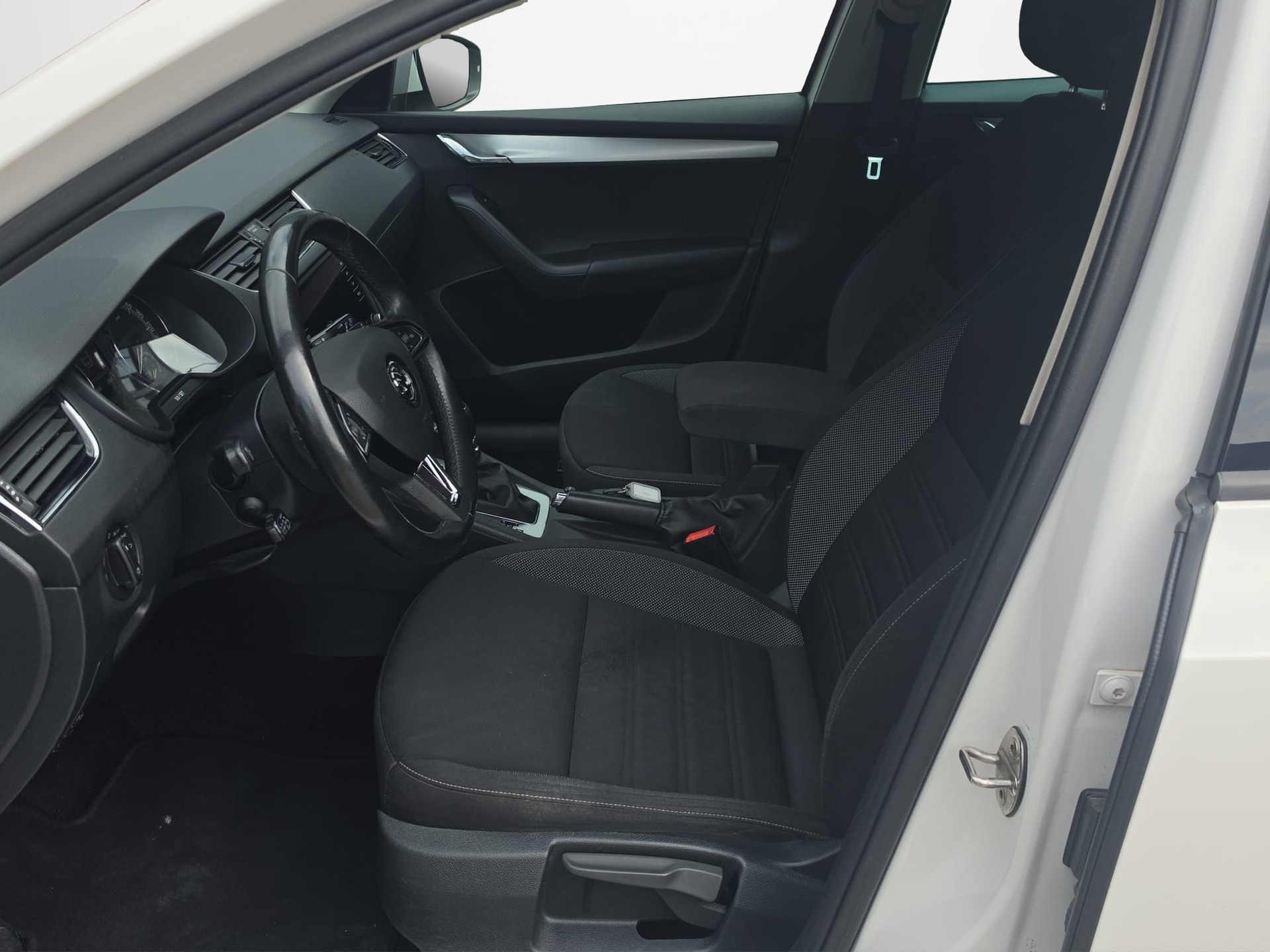 SKODA Octavia Combi 2.0 TDI Style 4x4 DSG-image-5