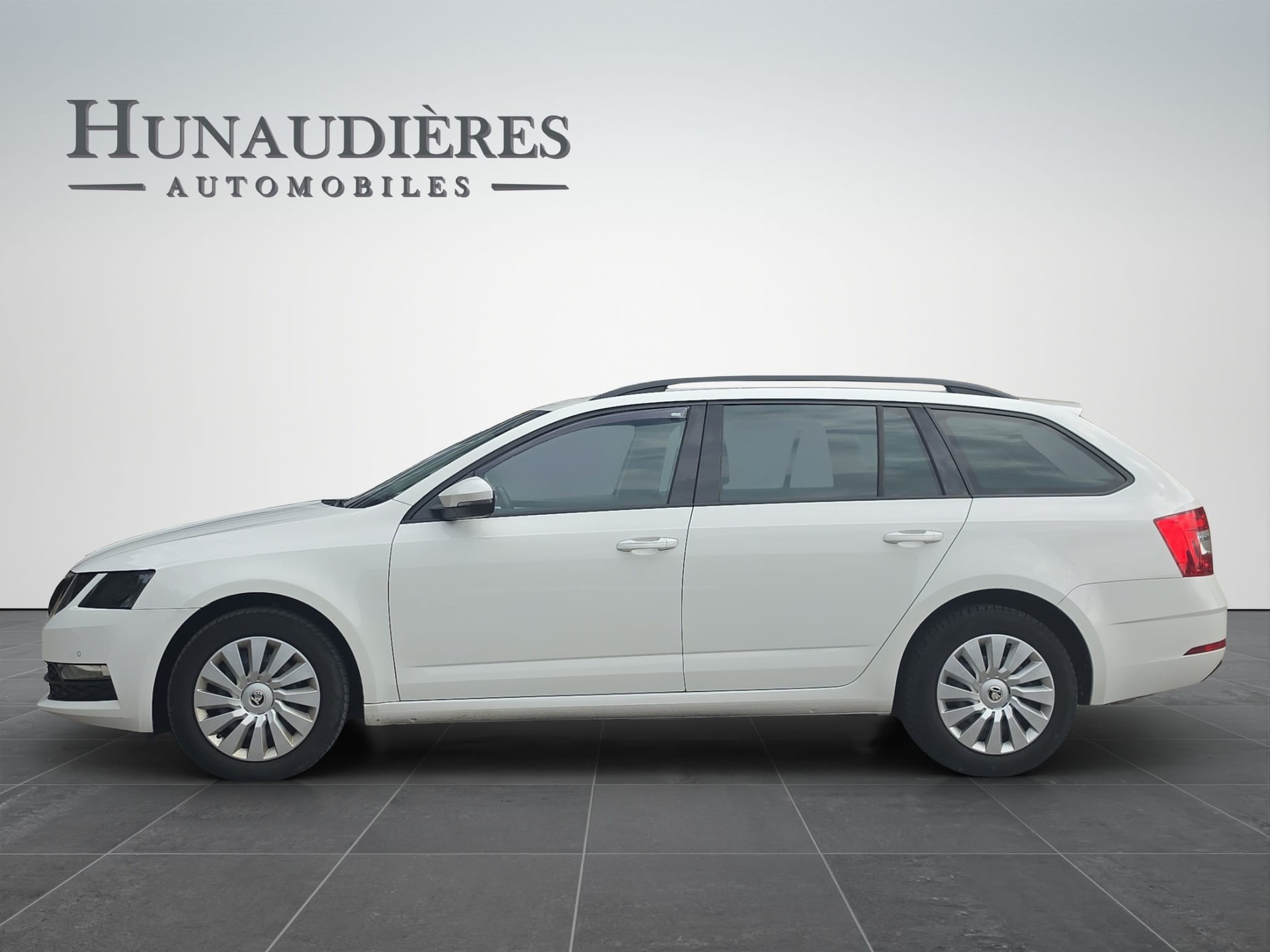 SKODA Octavia Combi 2.0 TDI Style 4x4 DSG-image-9