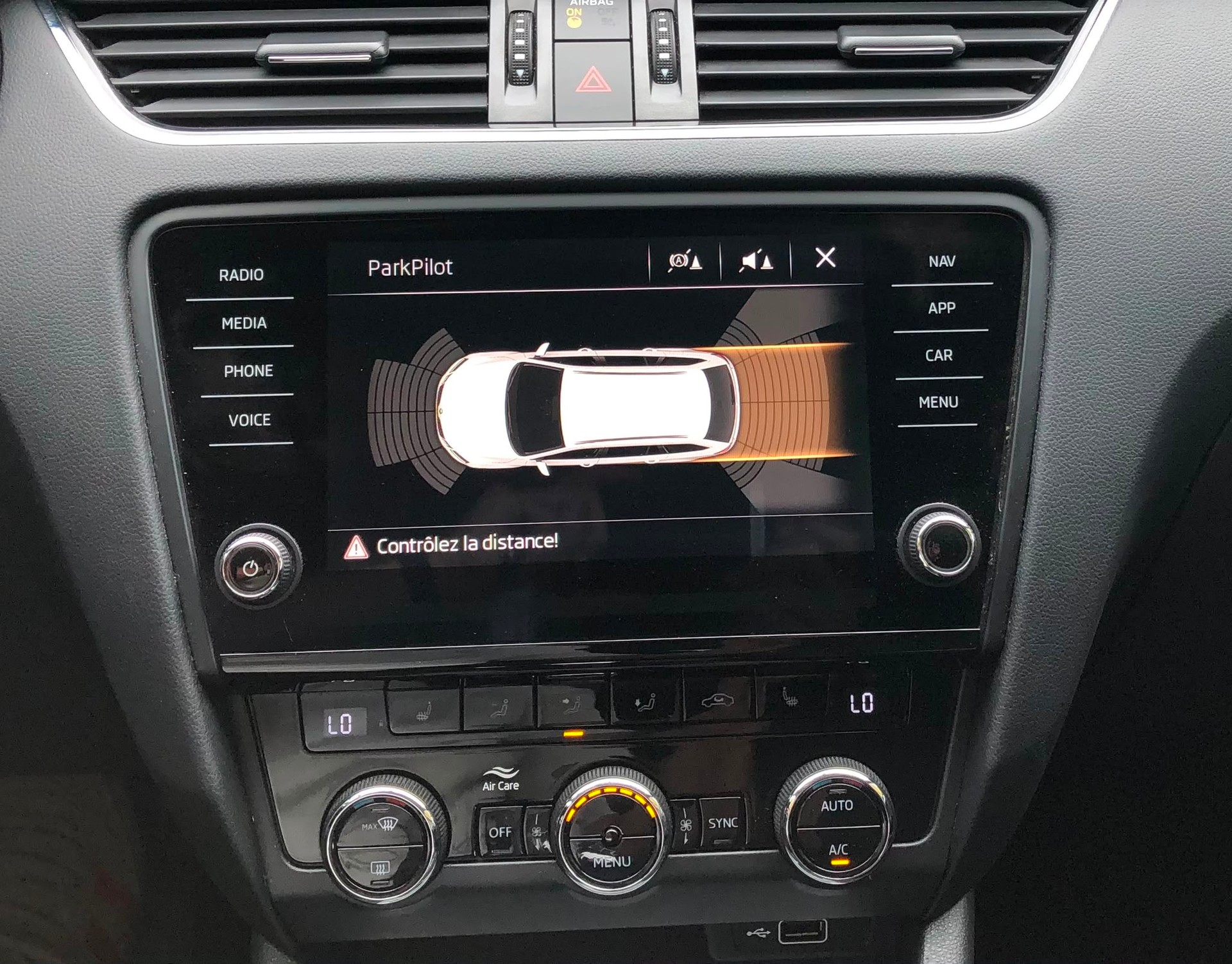 SKODA Octavia Combi 2.0 TDI Style 4x4 DSG-image-3