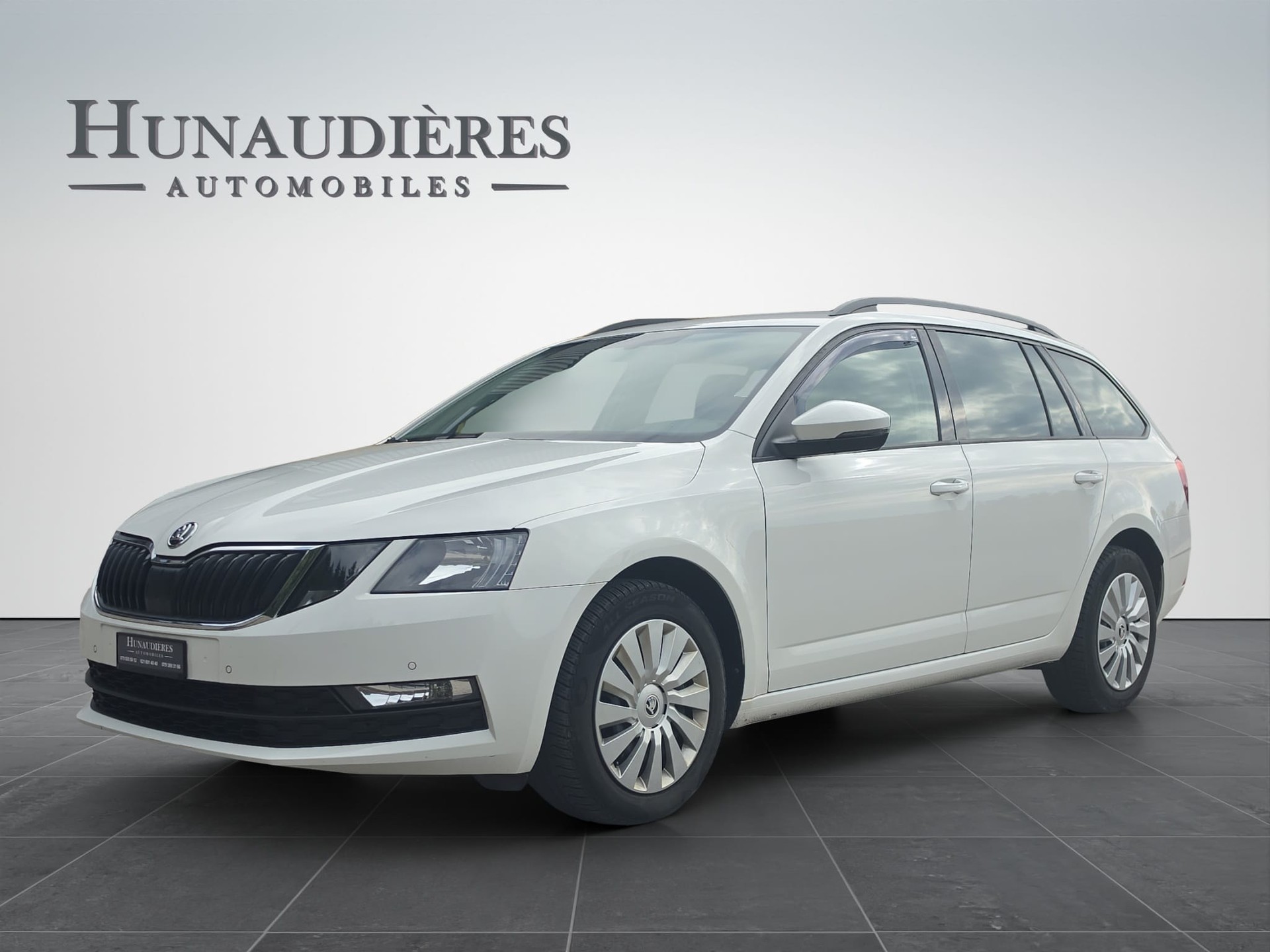 SKODA Octavia Combi 2.0 TDI Style 4x4 DSG-image-0